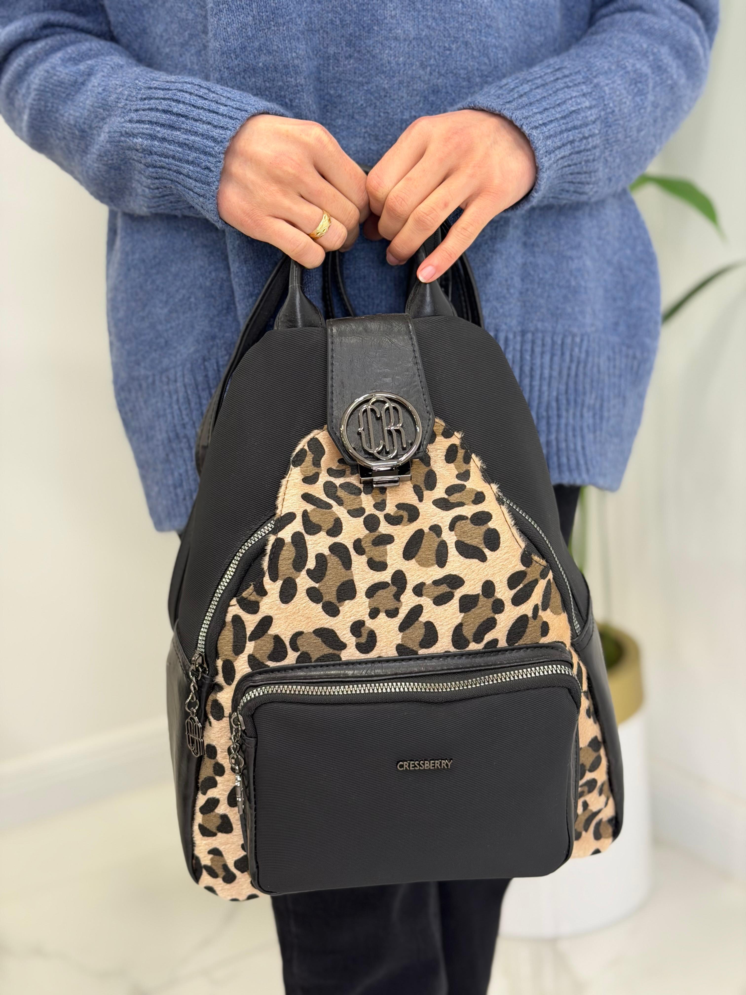Siyah Leoparlı Sırt Çantası
