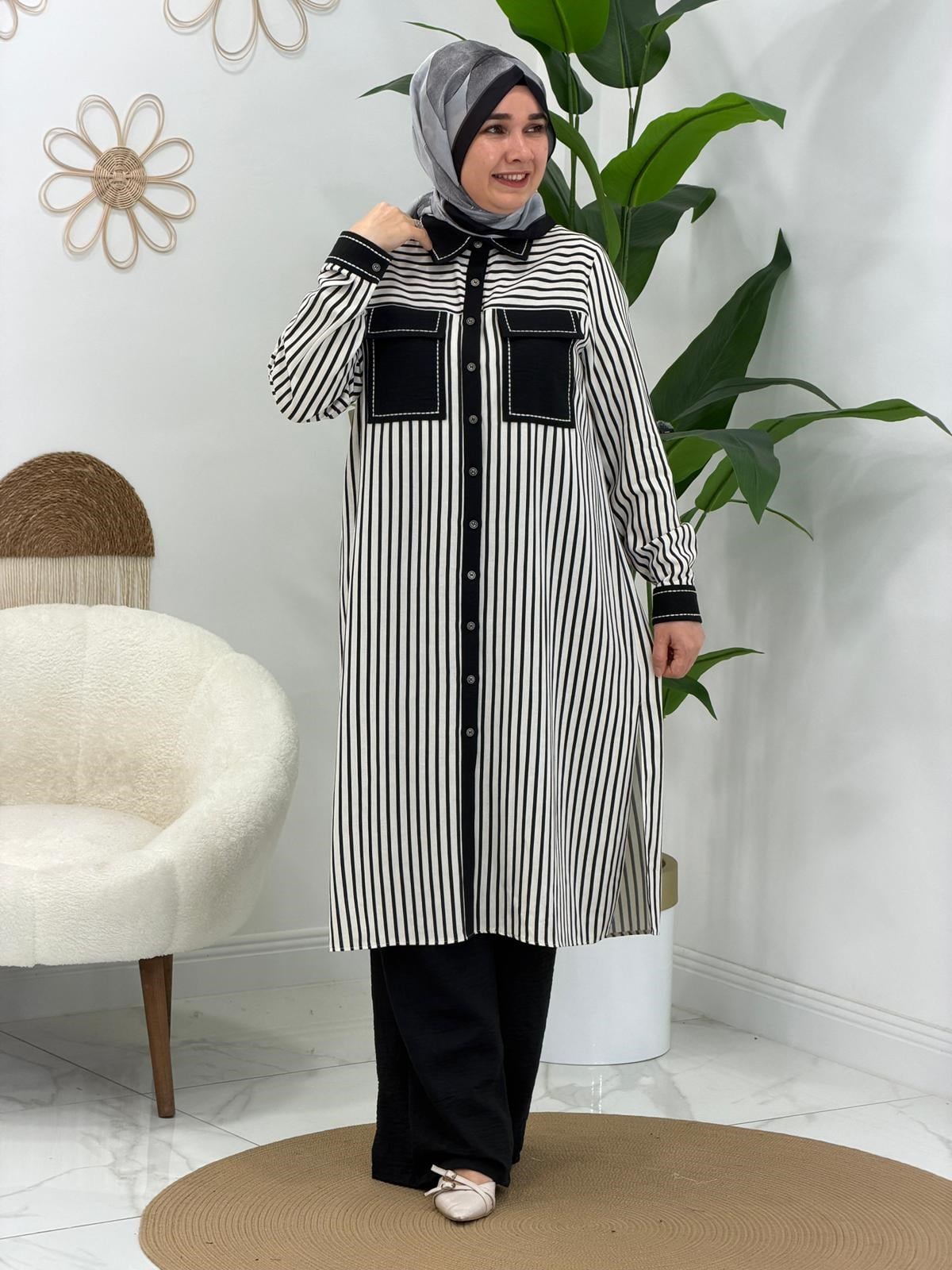Siyah Pantolonlu Takım