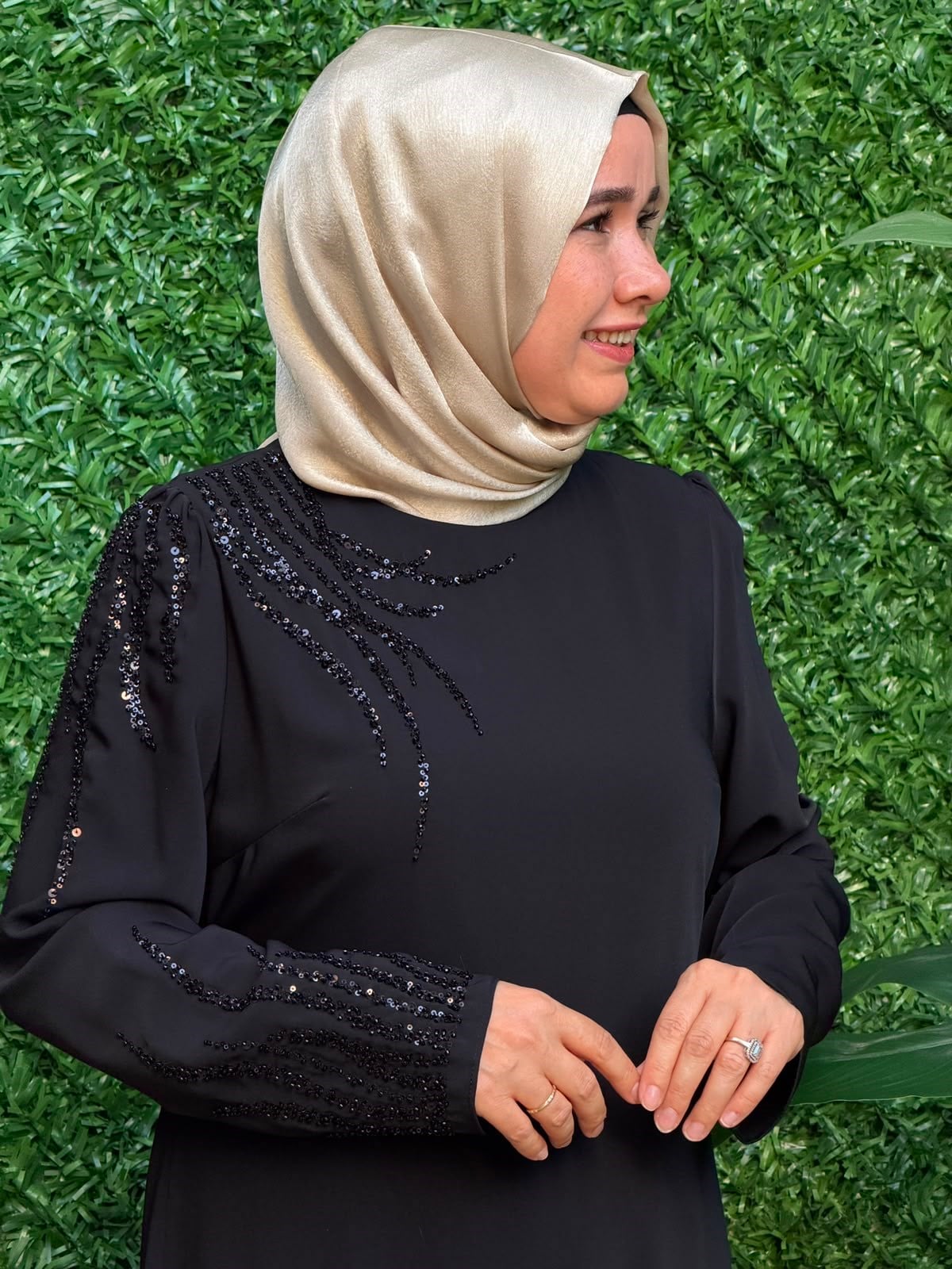 Siyah Taş Detaylı Elbise