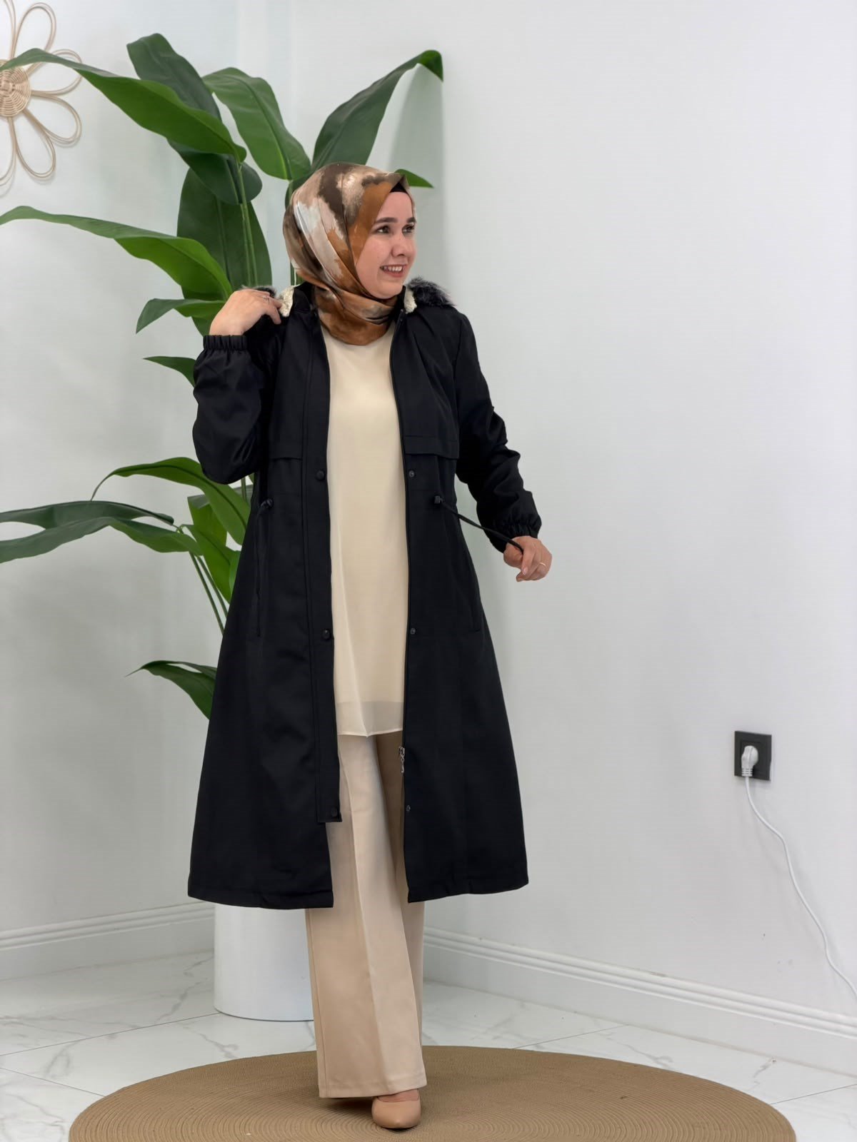 Siyah Yarım Peluş Parka 
