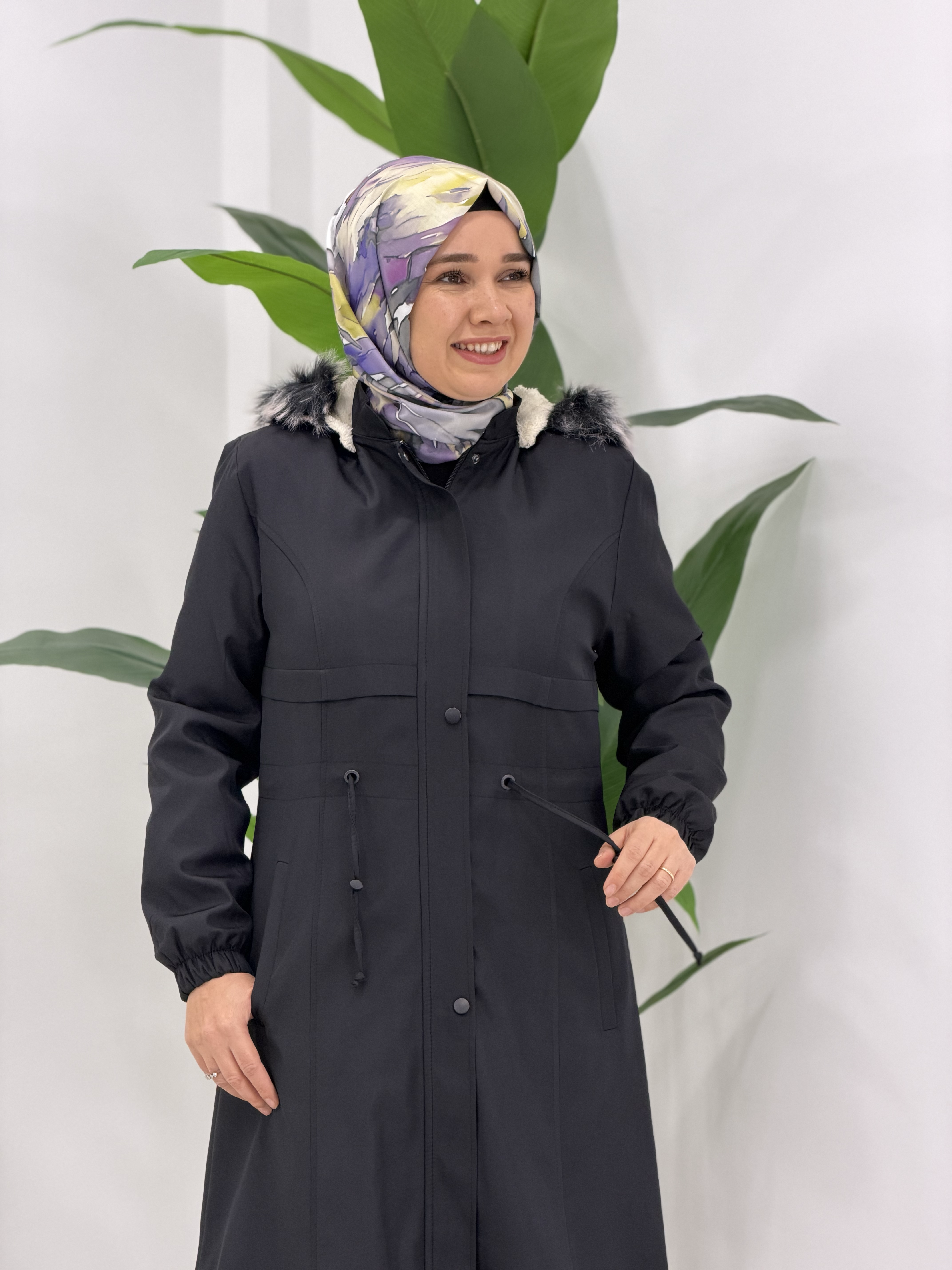 Siyah Yarım Peluş Parka 