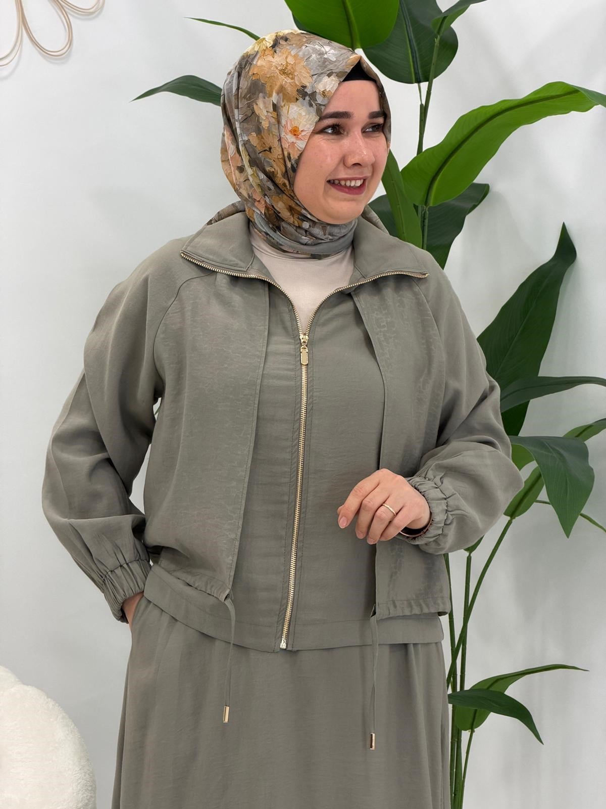 Yeşil Camelya Etekli Takım