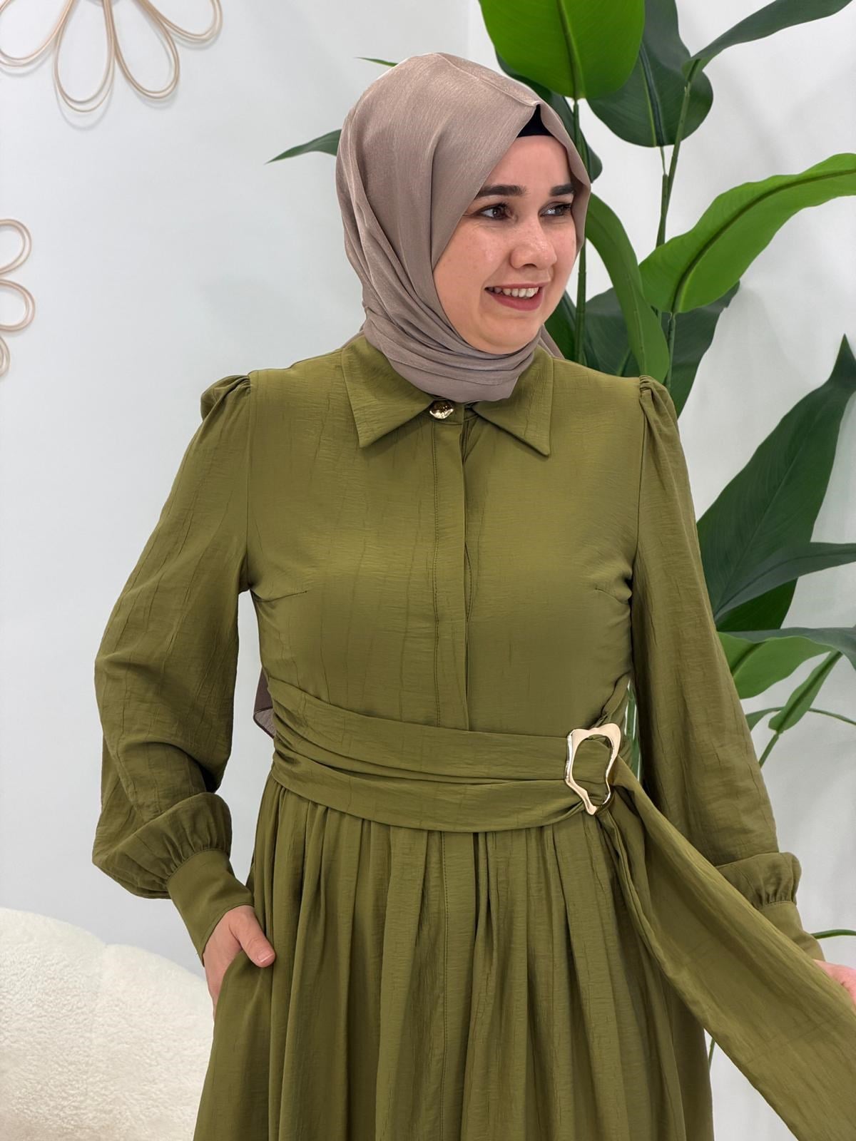 Yeşil Kemer ve Cep Detaylı Elbise