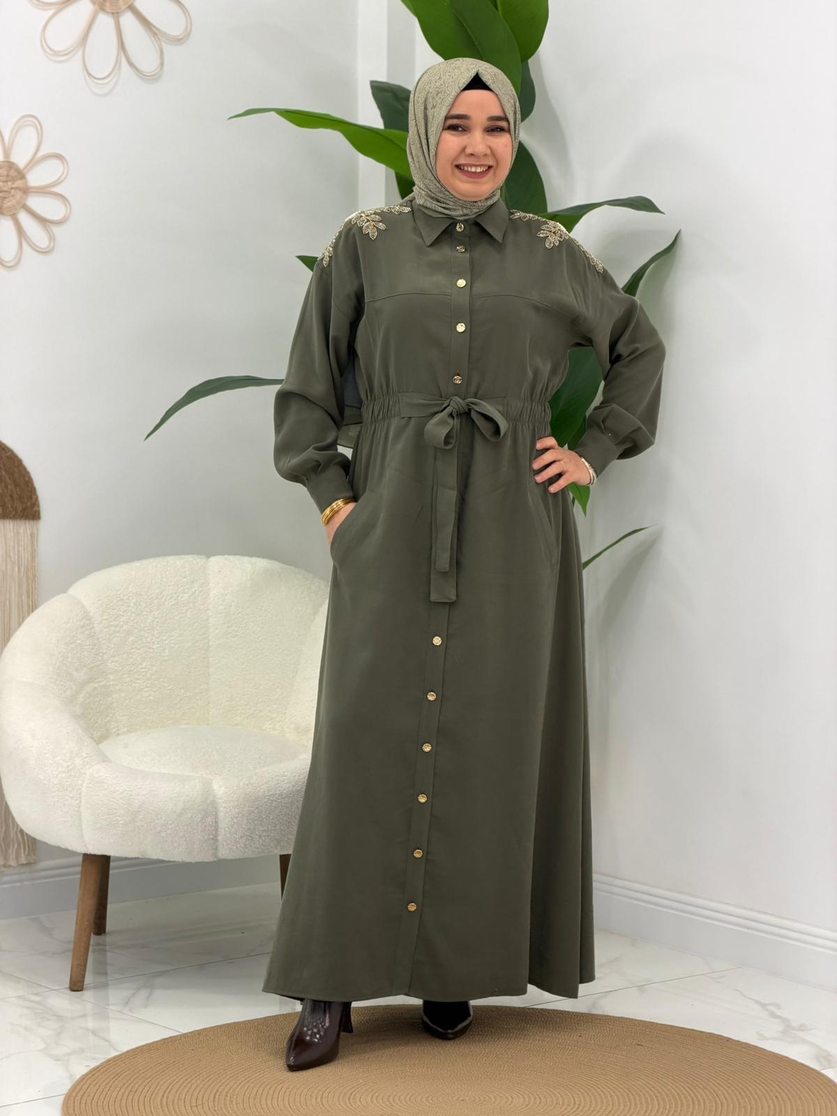 Yeşil Omuzu Taşlı Elbise