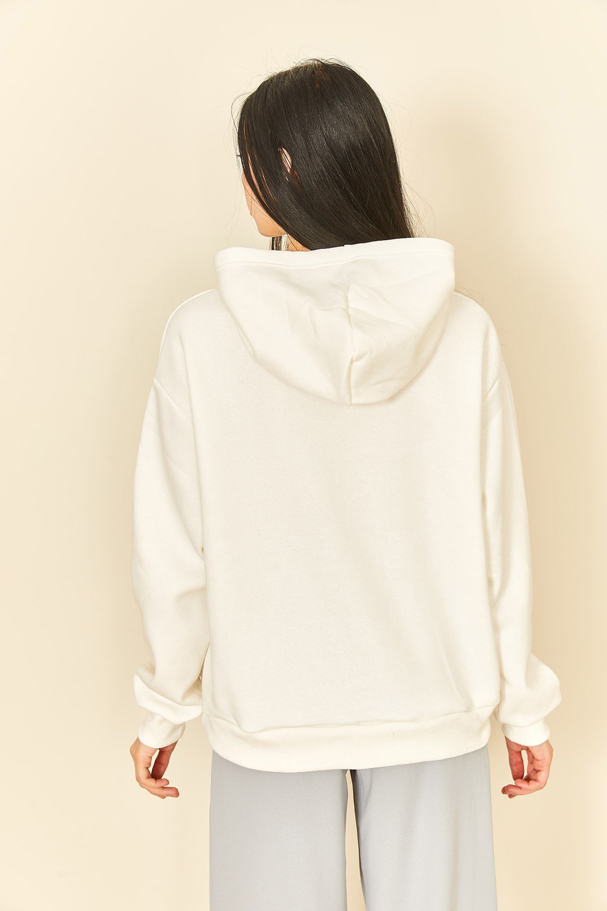 Ekru Baskı Detaylı Üç İplik Kadın Sweatshirt