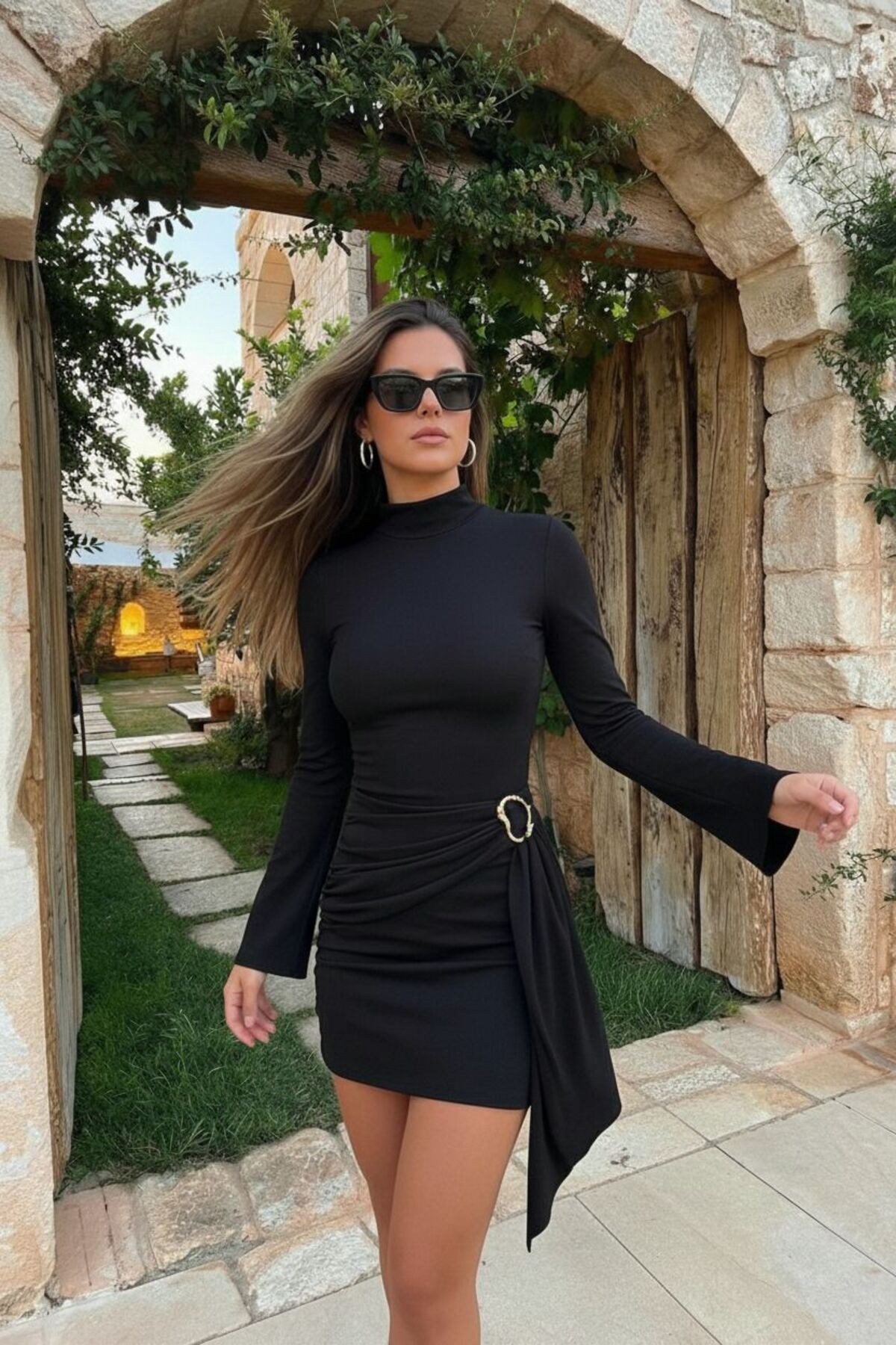Kadın Dik Yaka Yandan Drape ve Toka Detaylı Mini Elbise