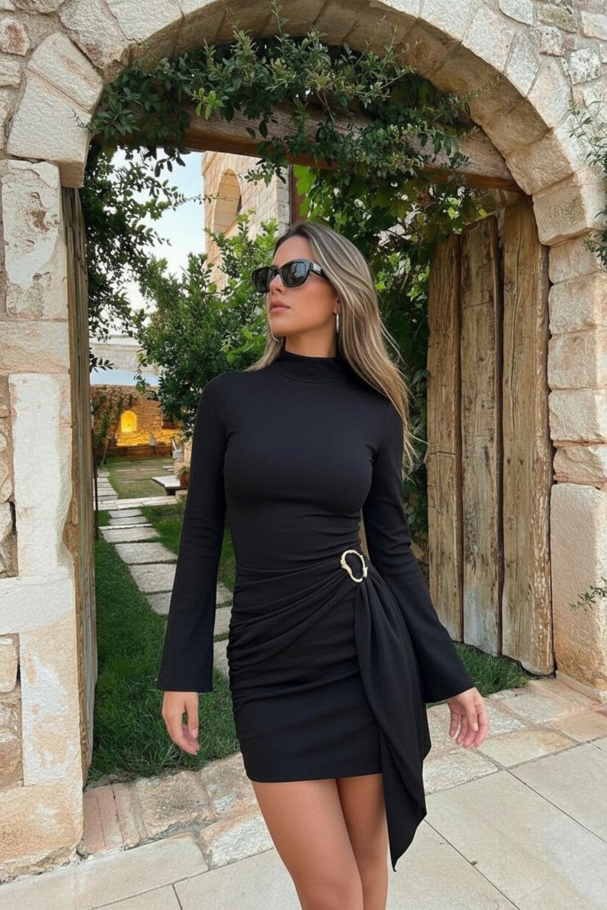 Kadın Dik Yaka Yandan Drape ve Toka Detaylı Mini Elbise