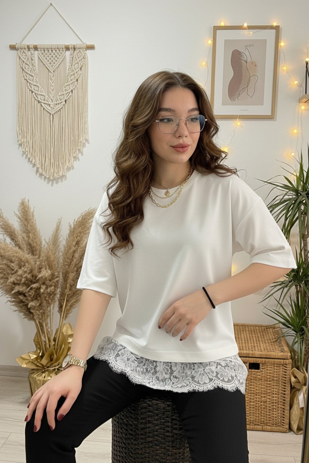 Kadın Etek Ucu Dantel Detaylı Pamuklu T-shirt