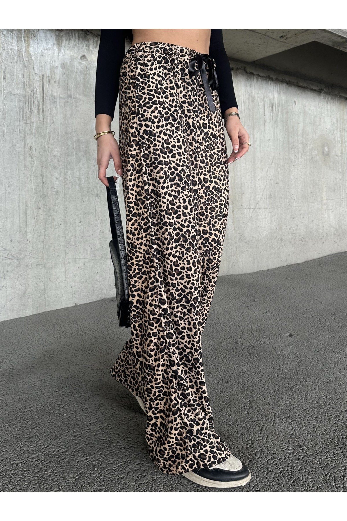 Kadın Kahverengi Leopar Desenli Süet Kumaş Pijama Pantolon