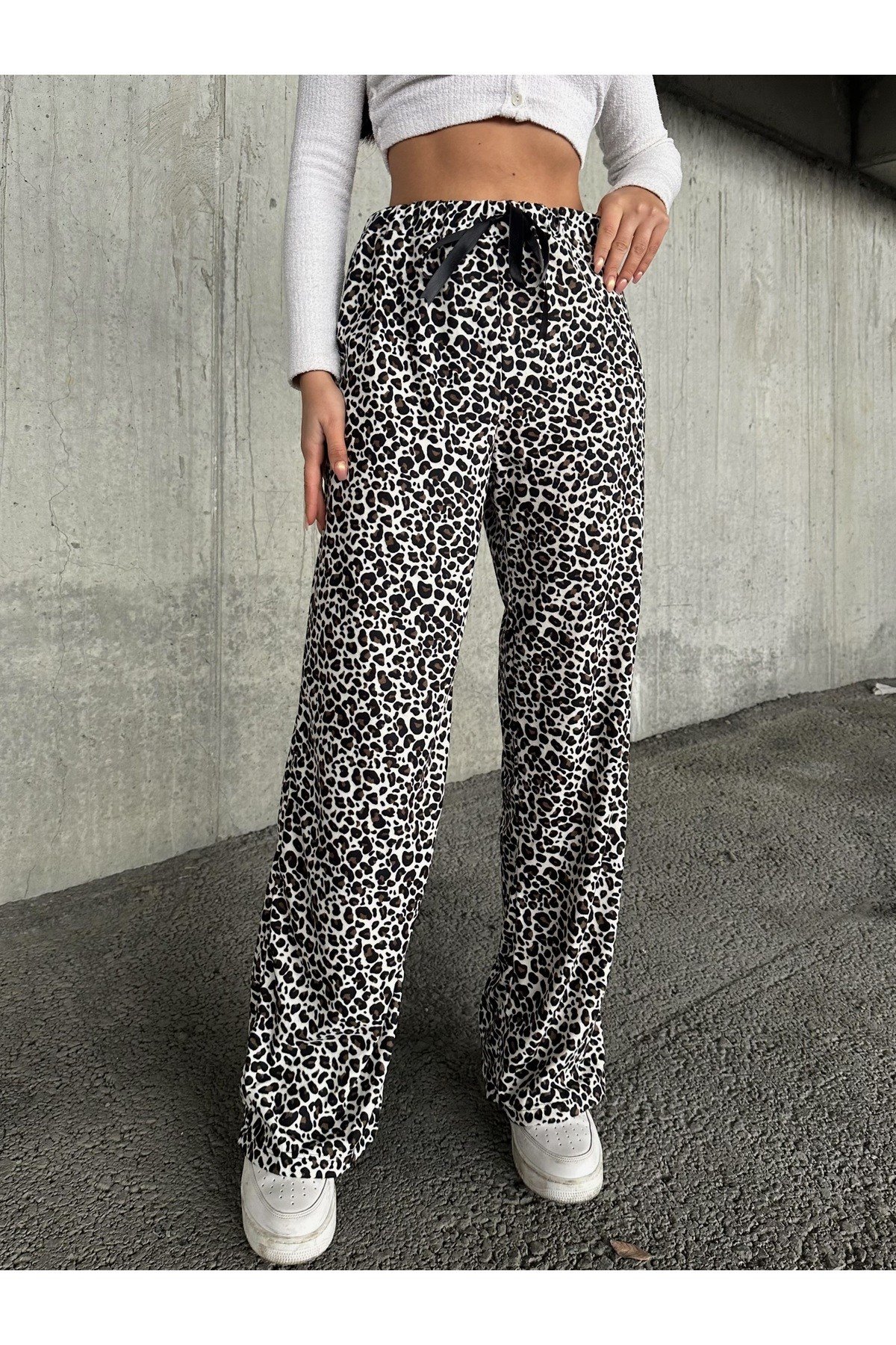 Kadın Kahverengi Leopar Desenli Süet Kumaş Pijama Pantolon