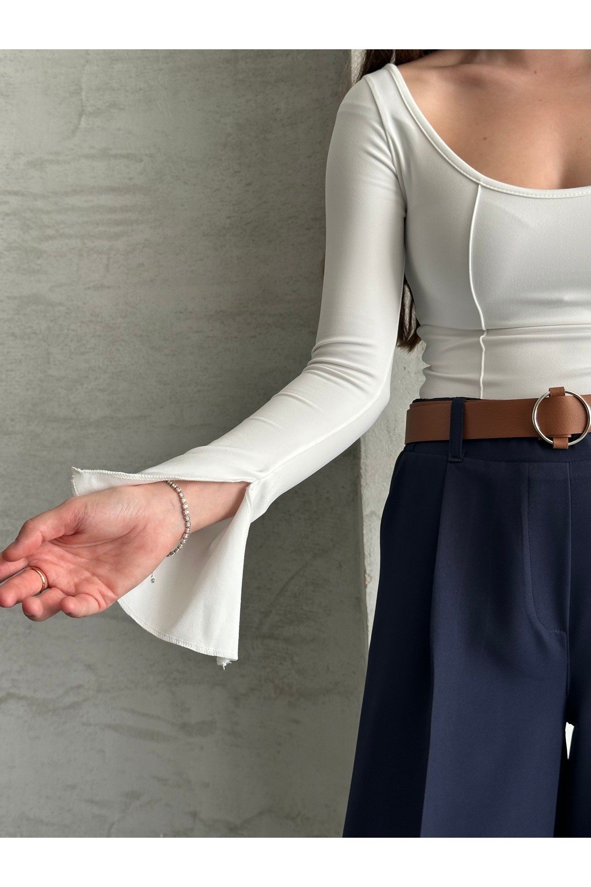 Kadın Modal Kumaş Kolu Yırtmaçlı Sırt Dekolteli Body