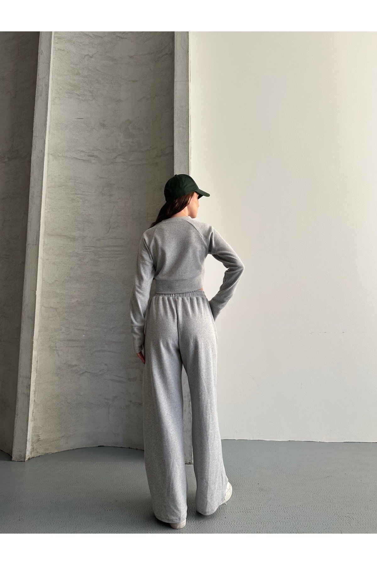 Kadın Selanik Kumaş Reglan Kollu Parmak Geçirmeli Crop Takım