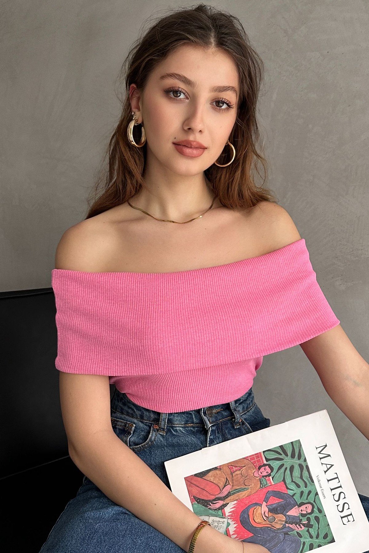 Pembe Madonna Yaka Kısa Kollu Bluz