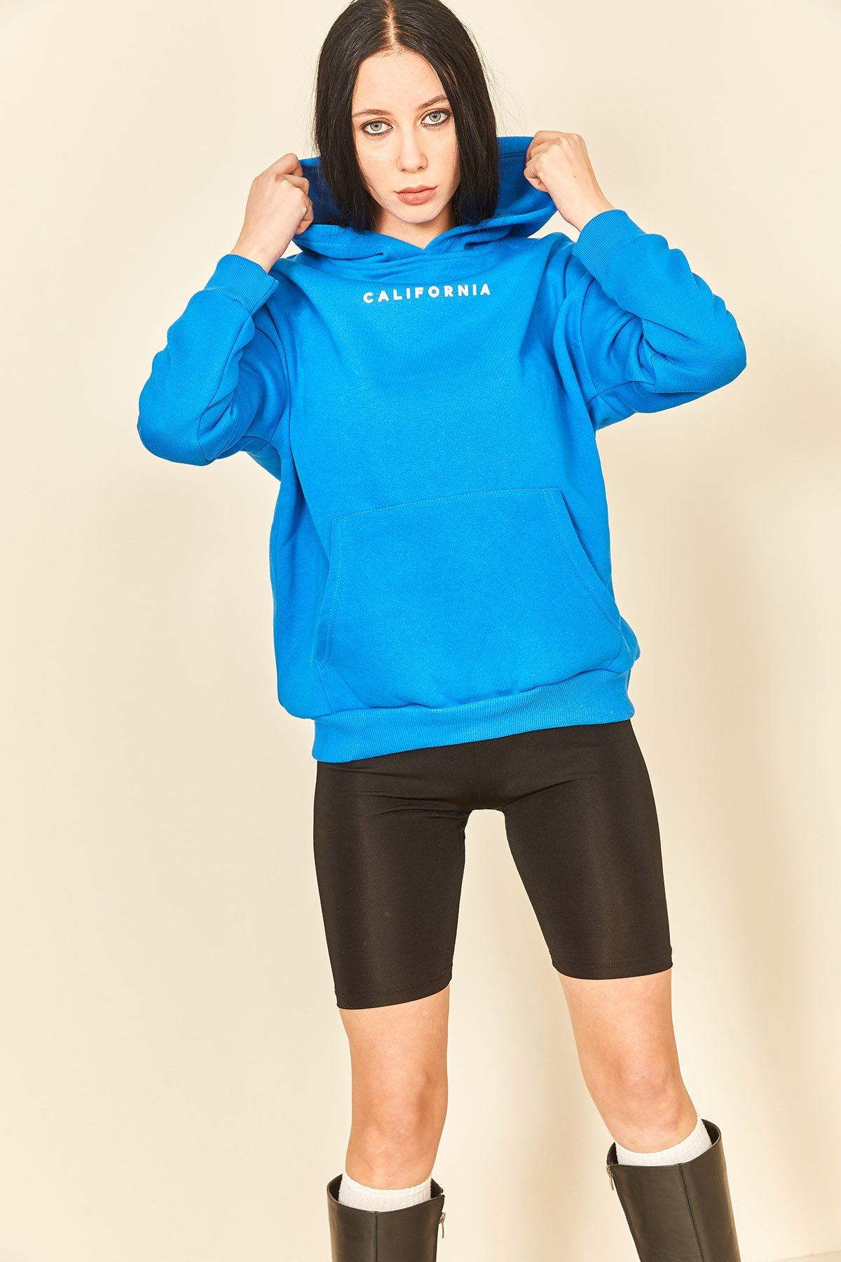 Siyah Baskılı Kapüşonlu Kanguru Cep Kadın Sweatshirt