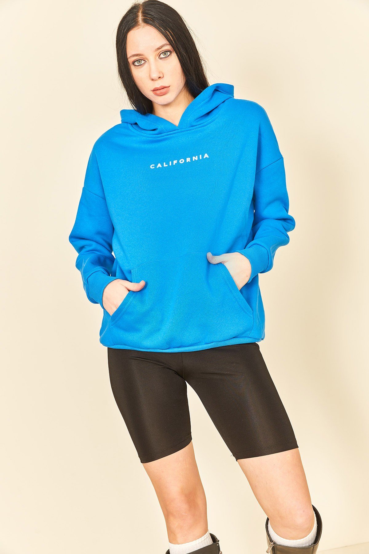 Siyah Baskılı Kapüşonlu Kanguru Cep Kadın Sweatshirt