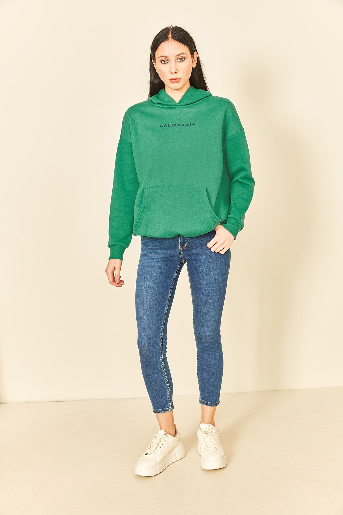 Siyah Baskılı Kapüşonlu Kanguru Cep Kadın Sweatshirt