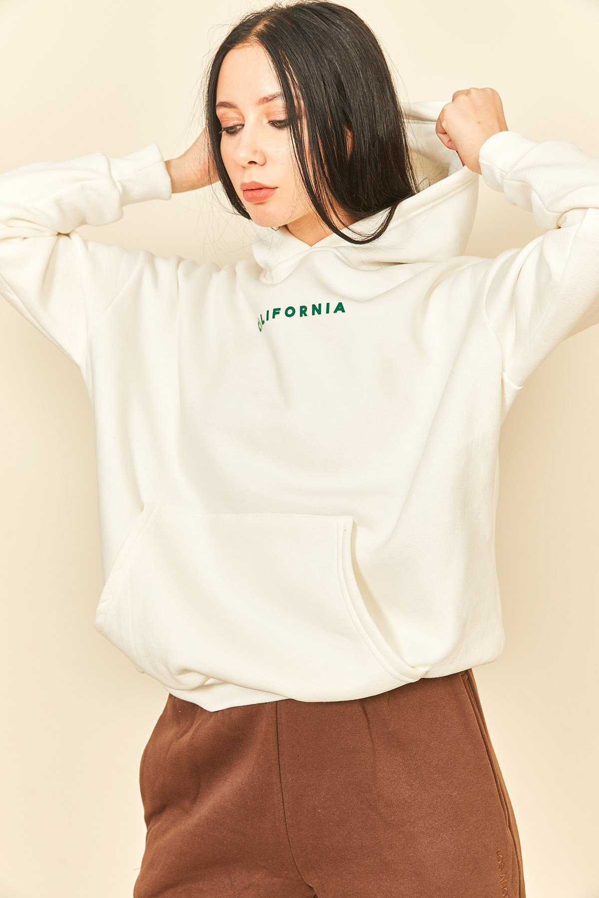 Siyah Baskılı Kapüşonlu Kanguru Cep Kadın Sweatshirt
