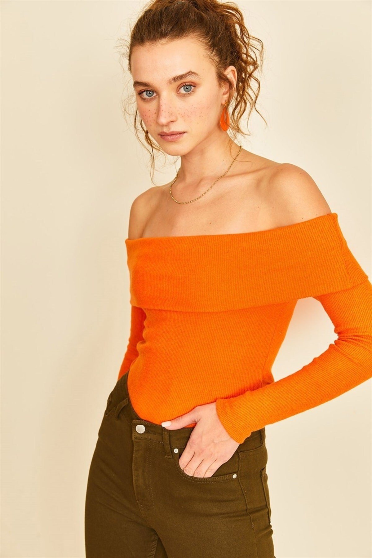 Siyah Madonna Yaka Kaşkorse Body