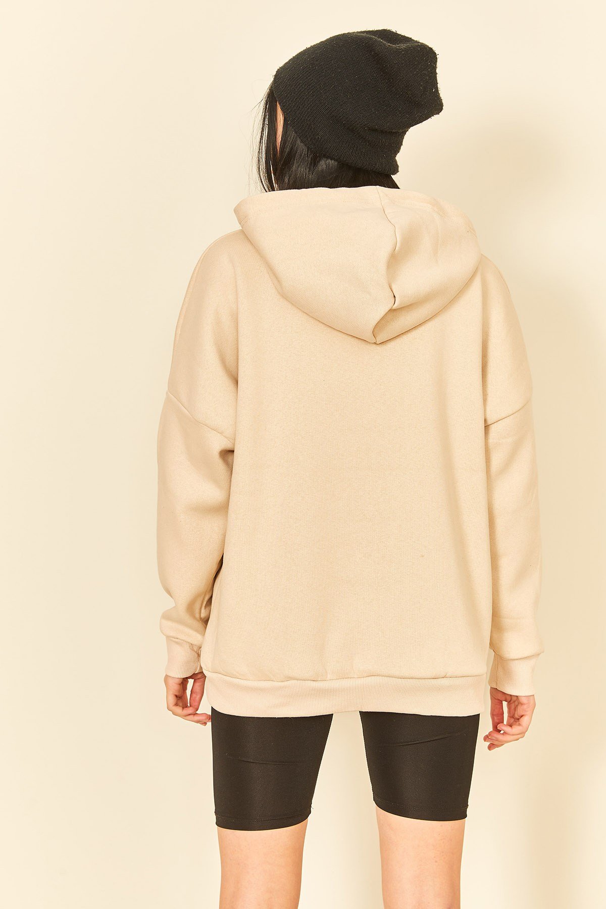 Siyah Nakış Detaylı Üç İplik Kadın Sweatshirt