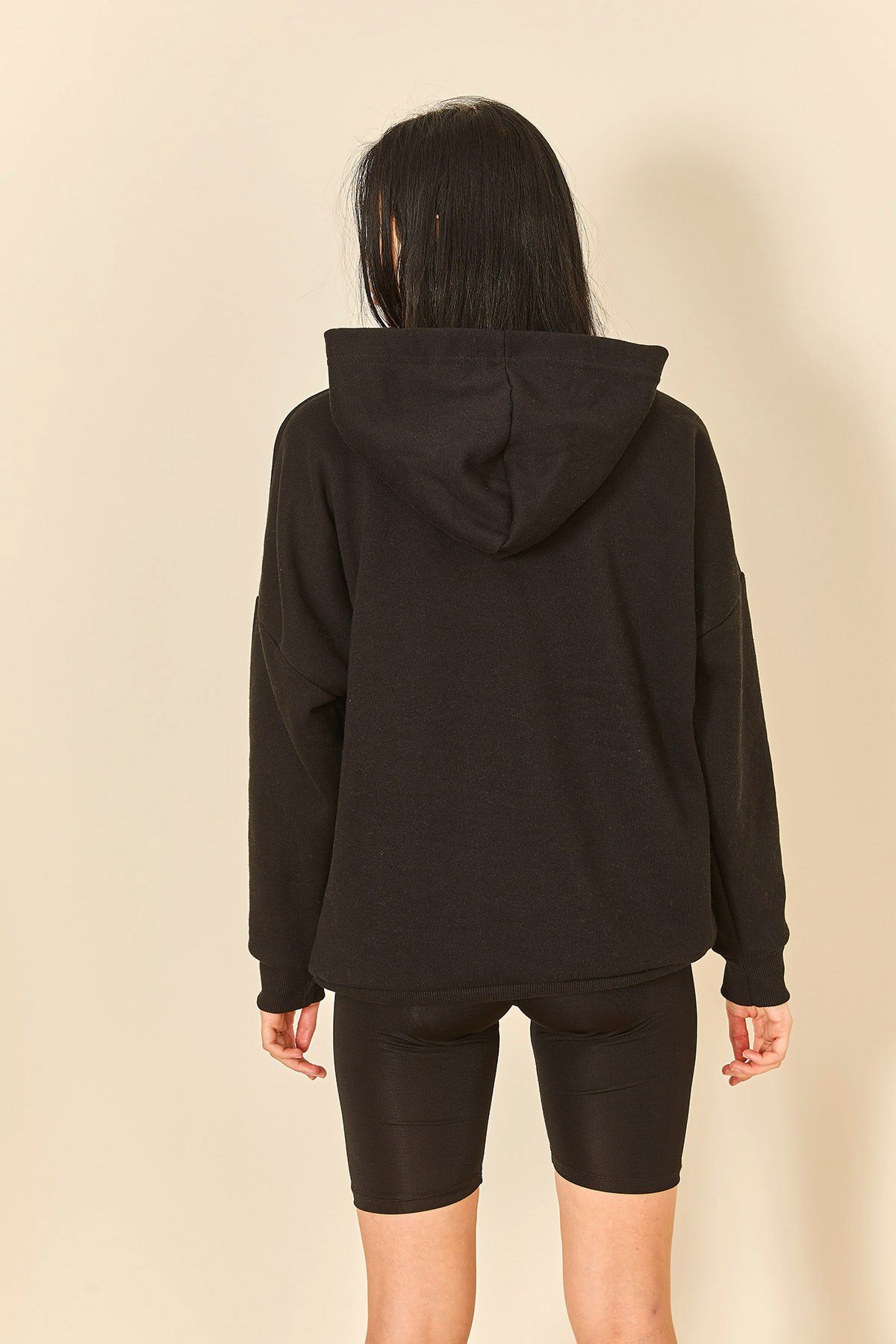 Siyah Nakış Detaylı Üç İplik Kadın Sweatshirt