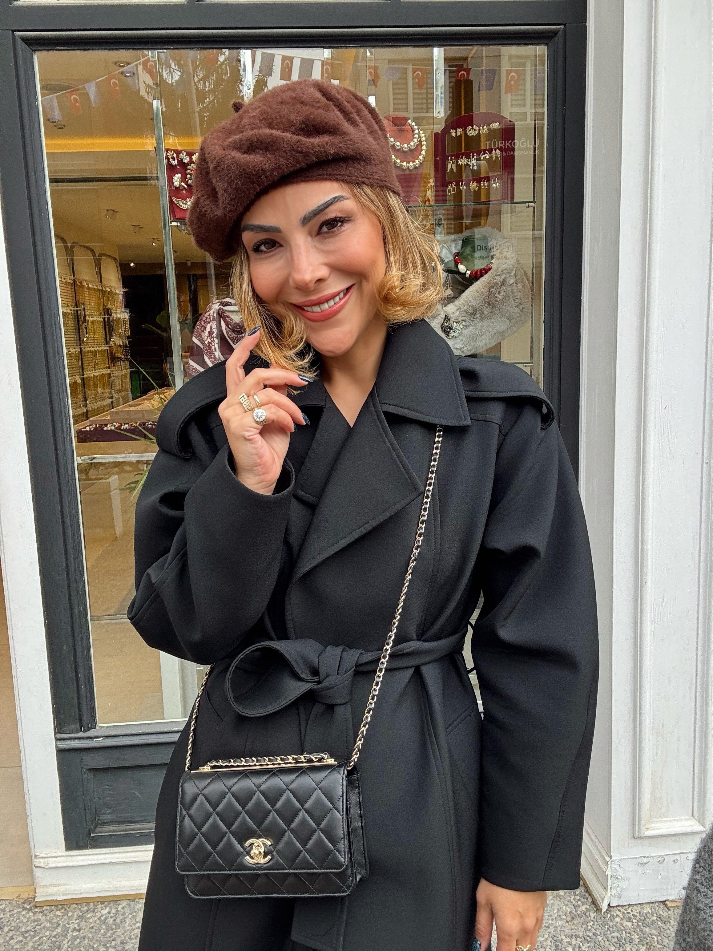 Acı Kahverengi Peluş Fransız Model Ressam Bere