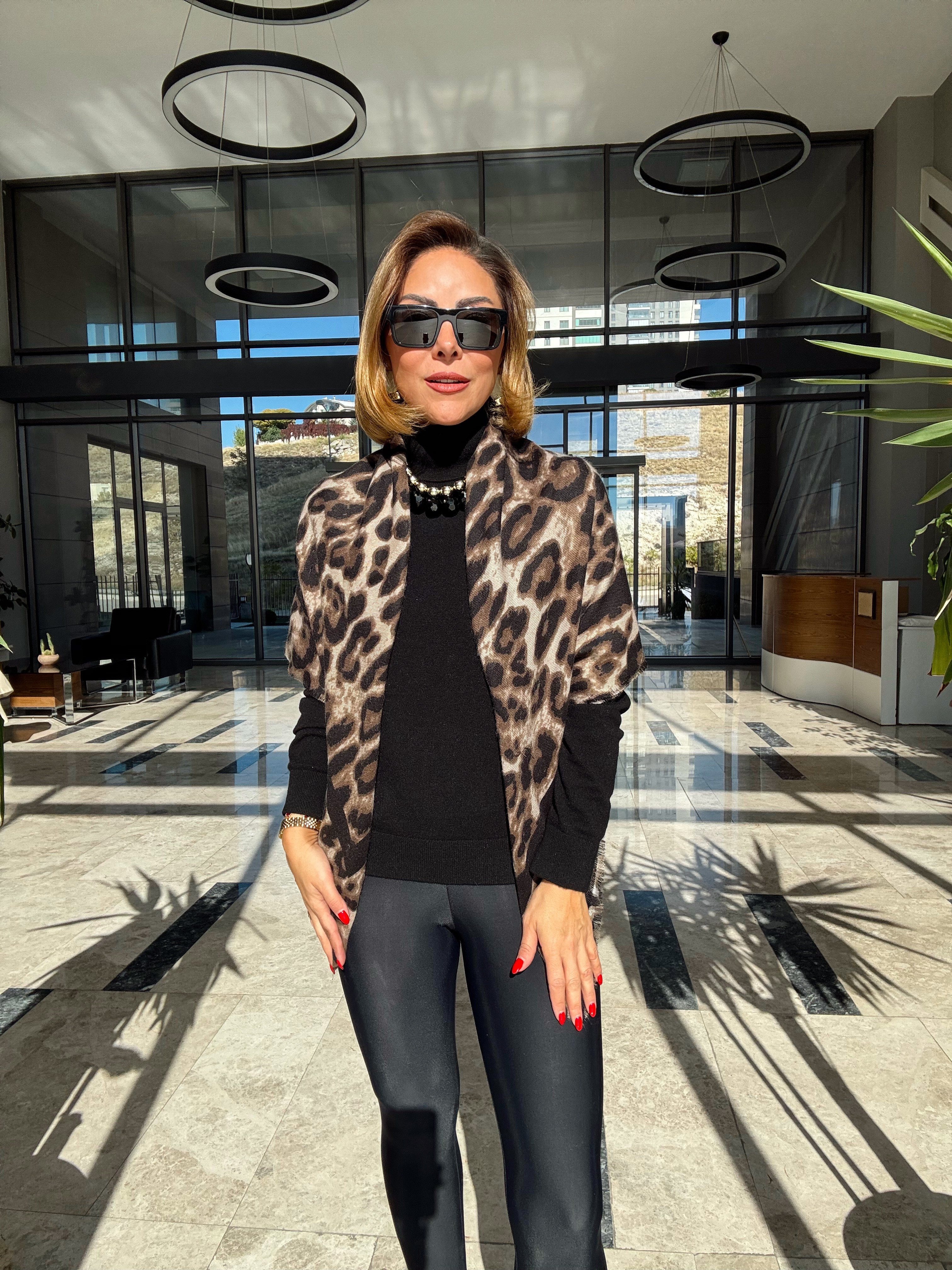 Bej Leopar Desen Kare Pamuklu Şal