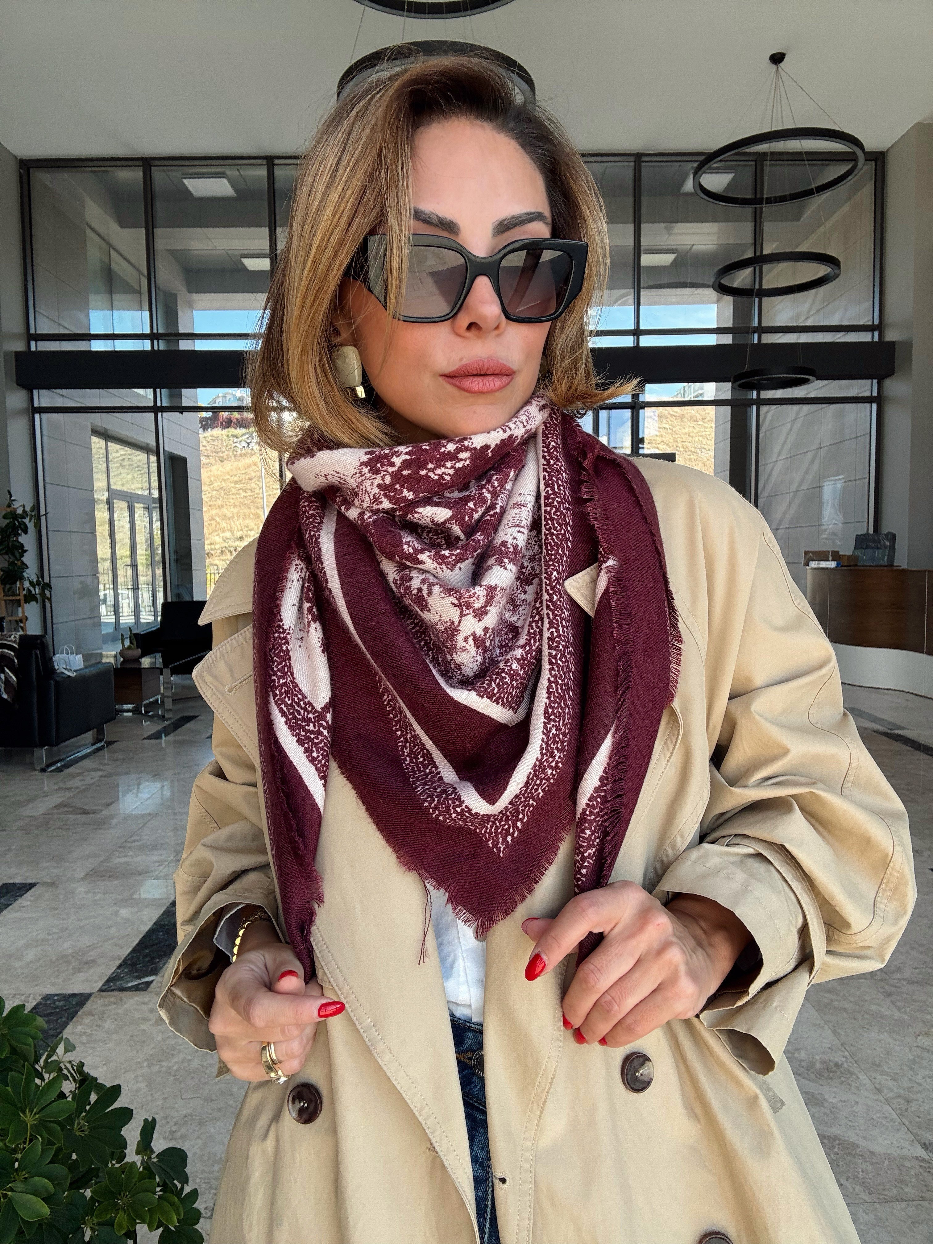 Bordo Animal Desenli Kare Pamuklu Şal