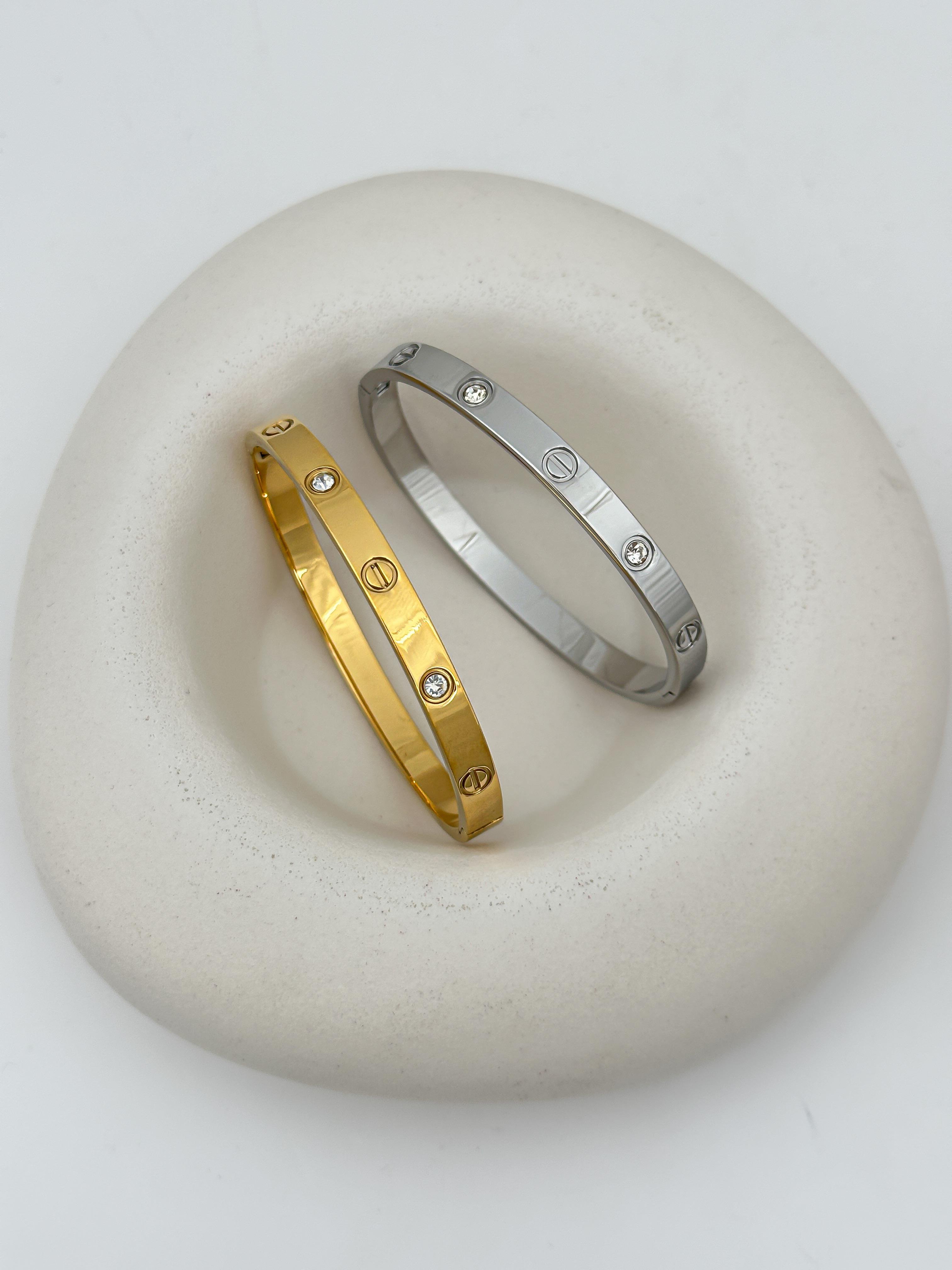 Çelik Kalın Model Taşlı Marka Kelepçe Bileklik ( İç Çap : 6 Cm )