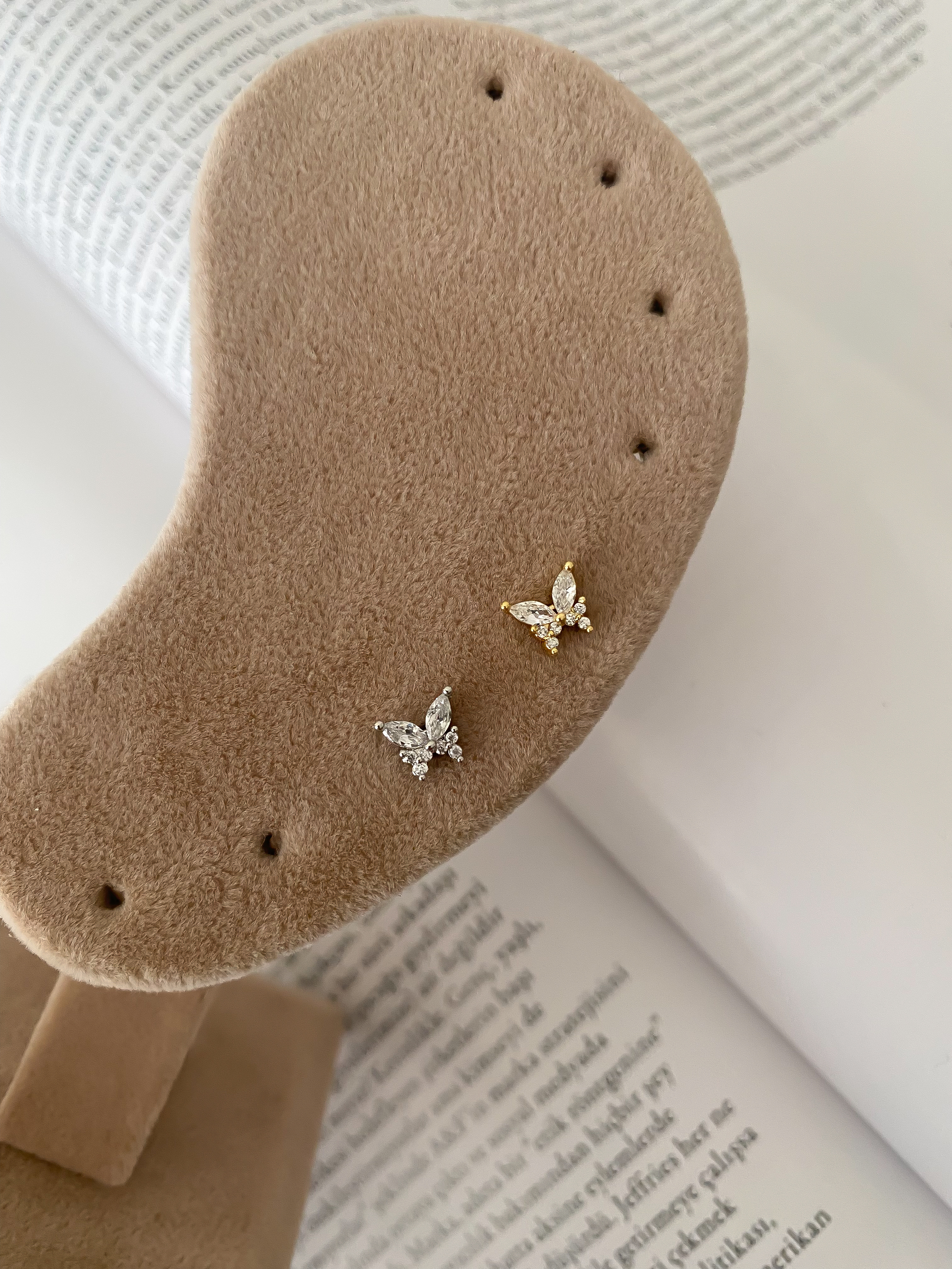 Çelik Taşlı Kelebek Piercing