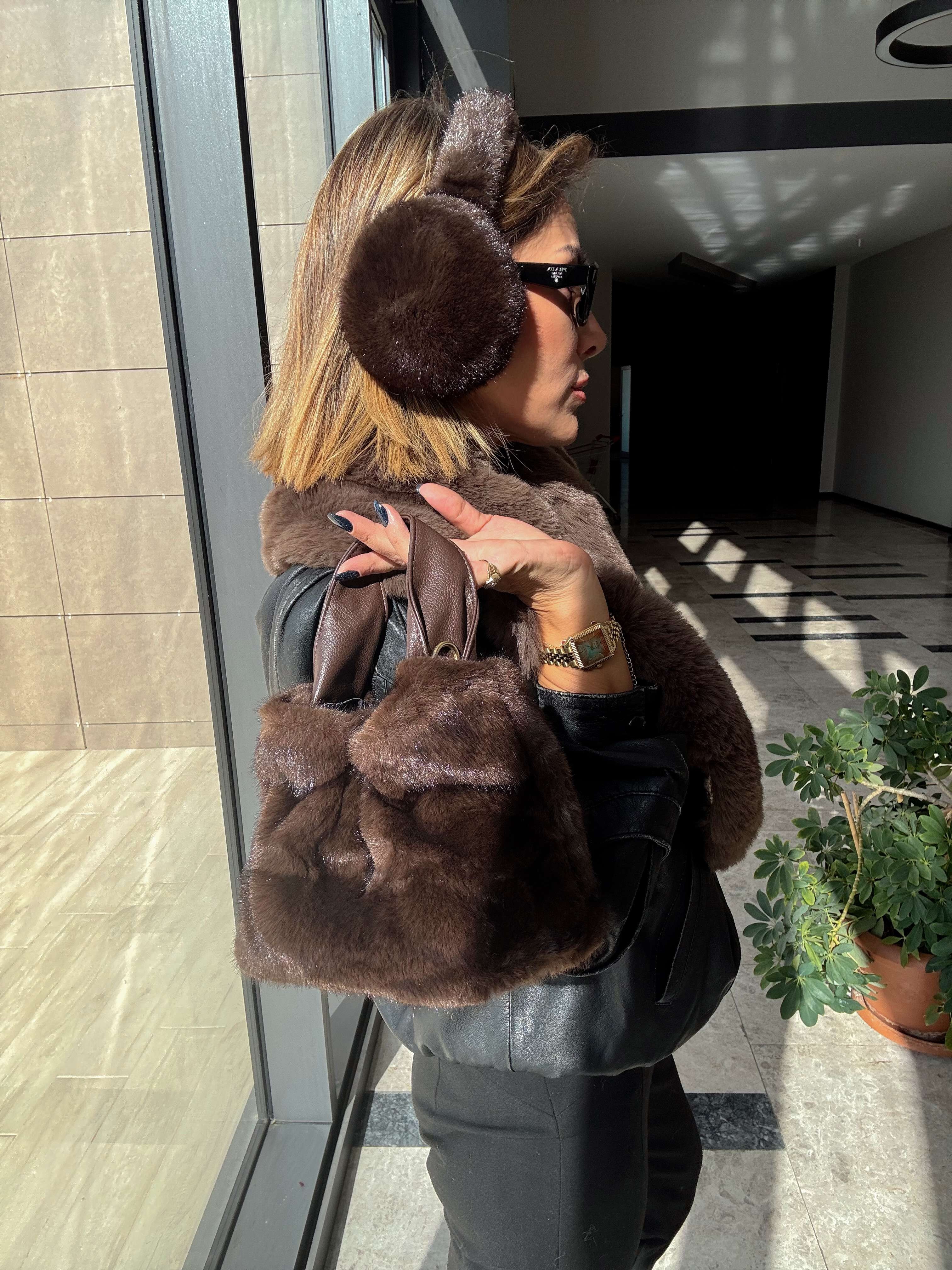 Deri Saplı Acı Kahve Peluş Çanta