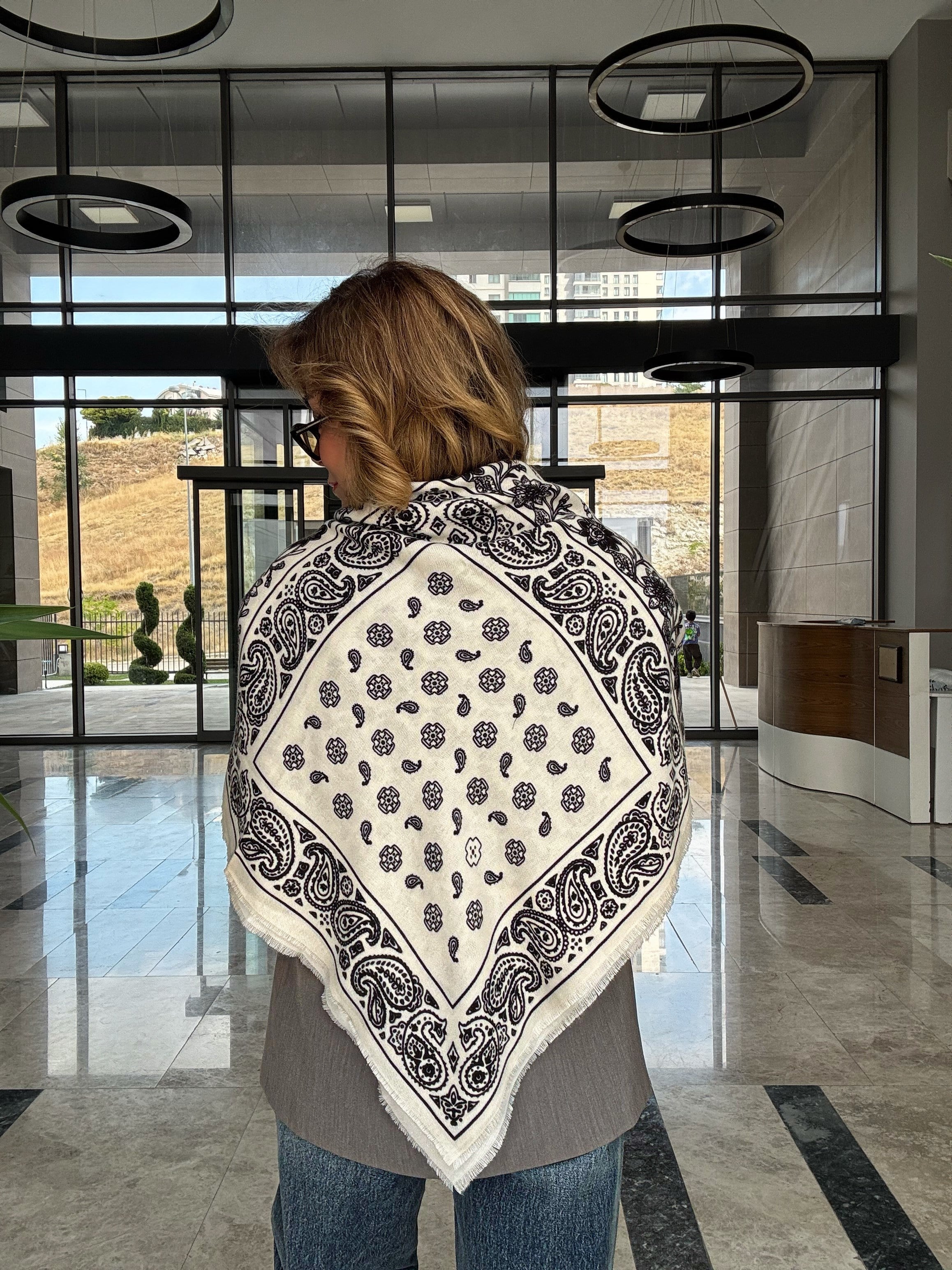 Ekru Patchwork Desenli Pamuklu Şal