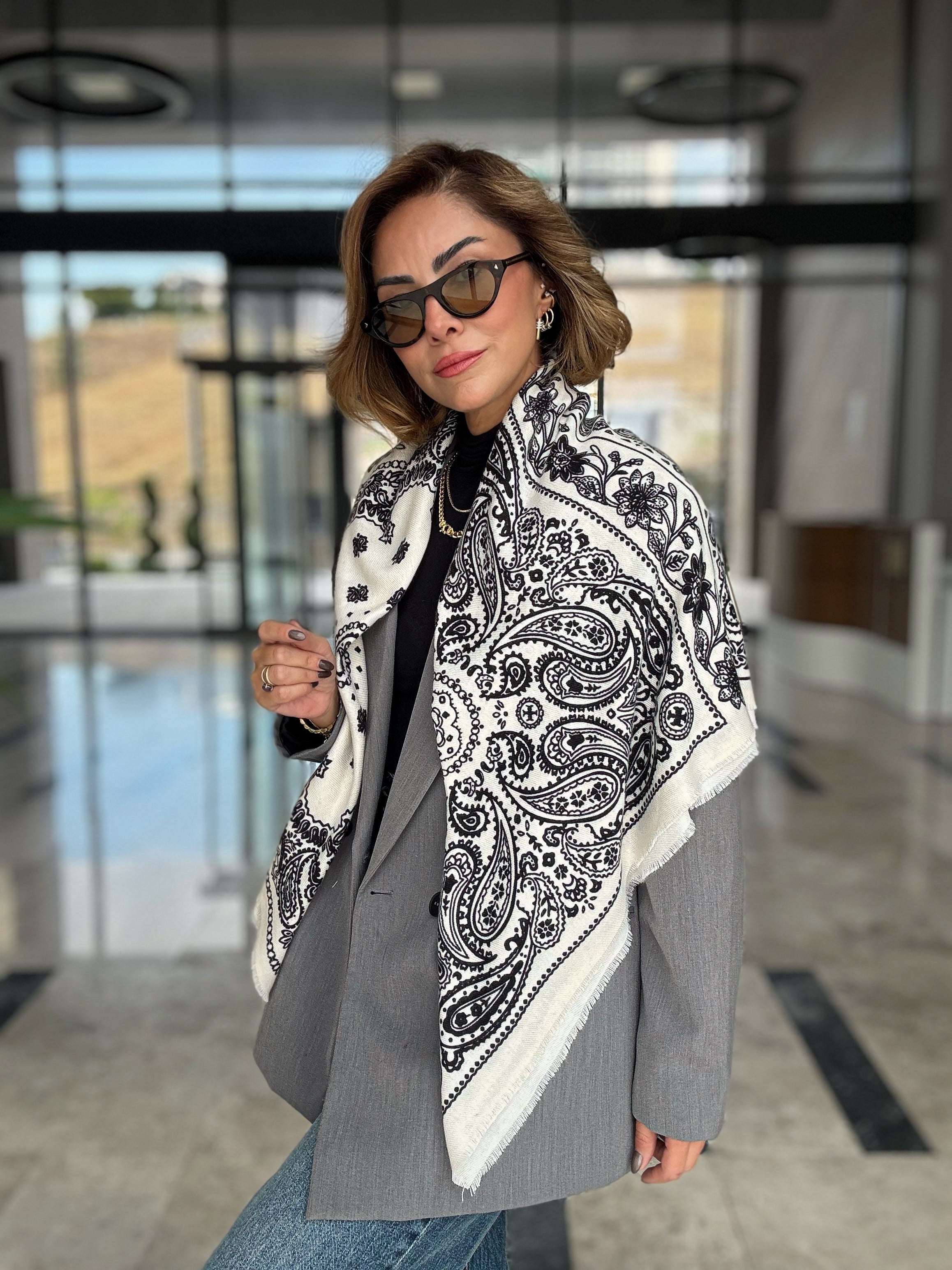 Ekru Patchwork Desenli Pamuklu Şal