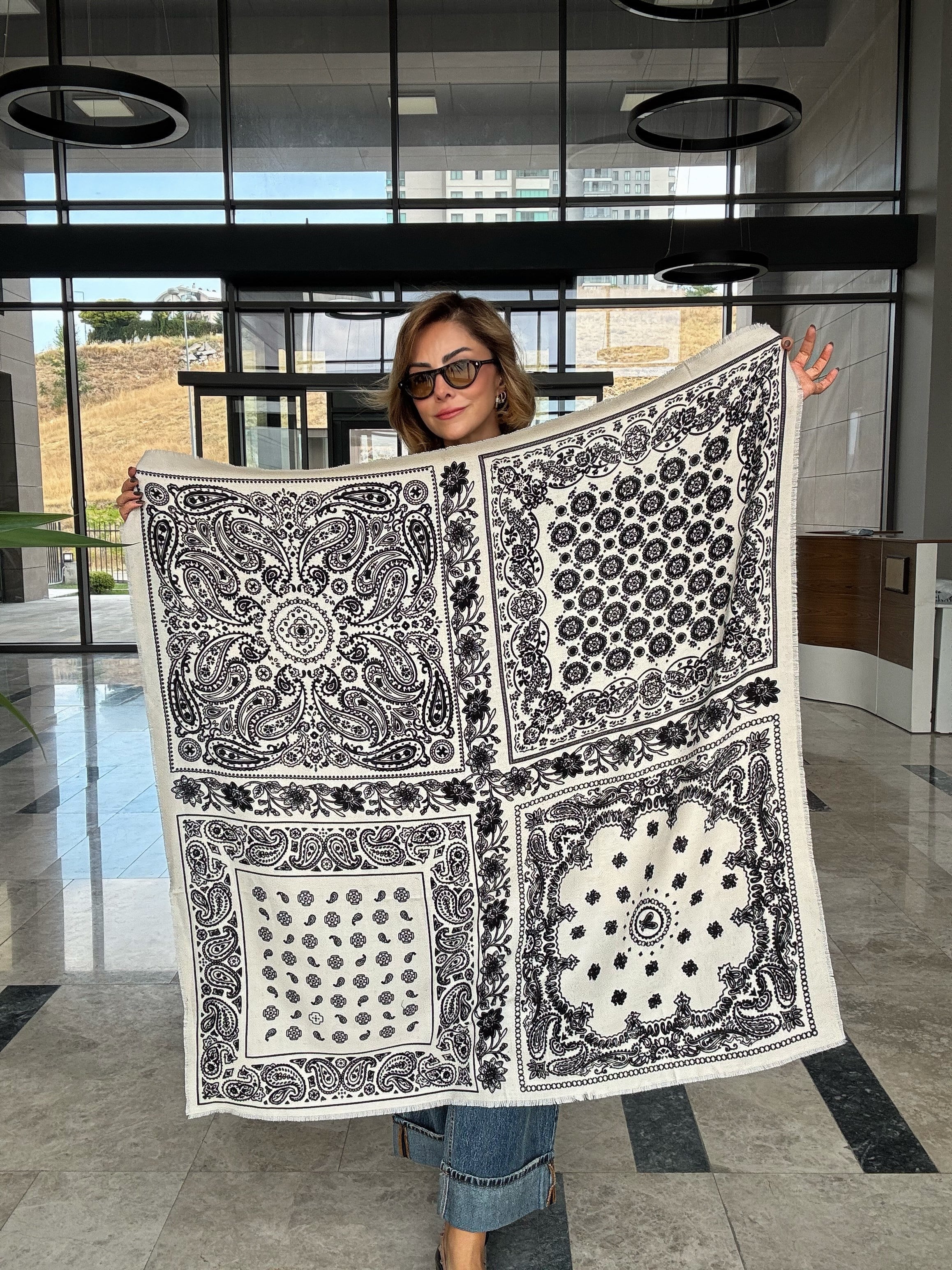 Ekru Patchwork Desenli Pamuklu Şal