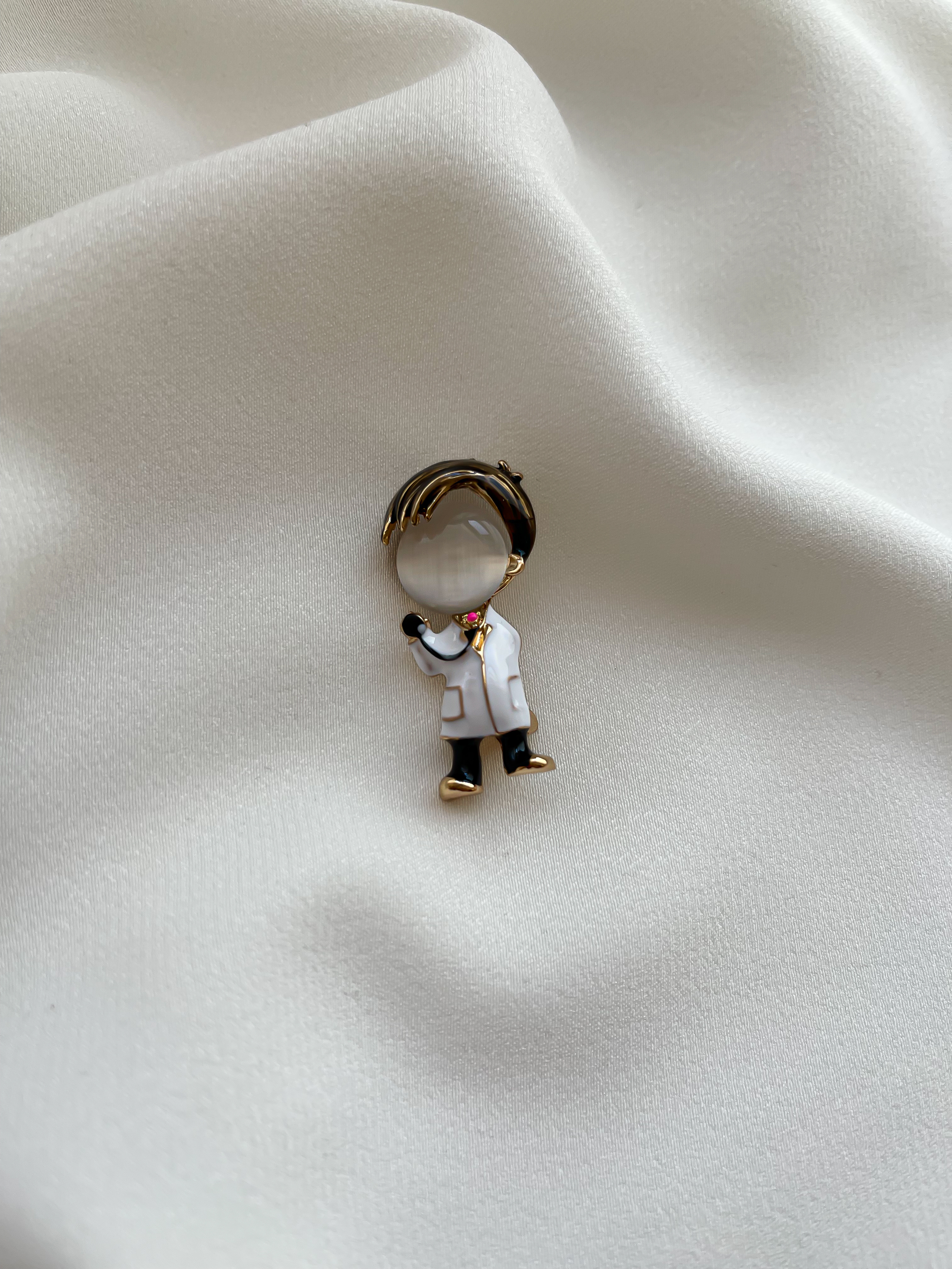 Erkek Figür Minimal Doktor Broş