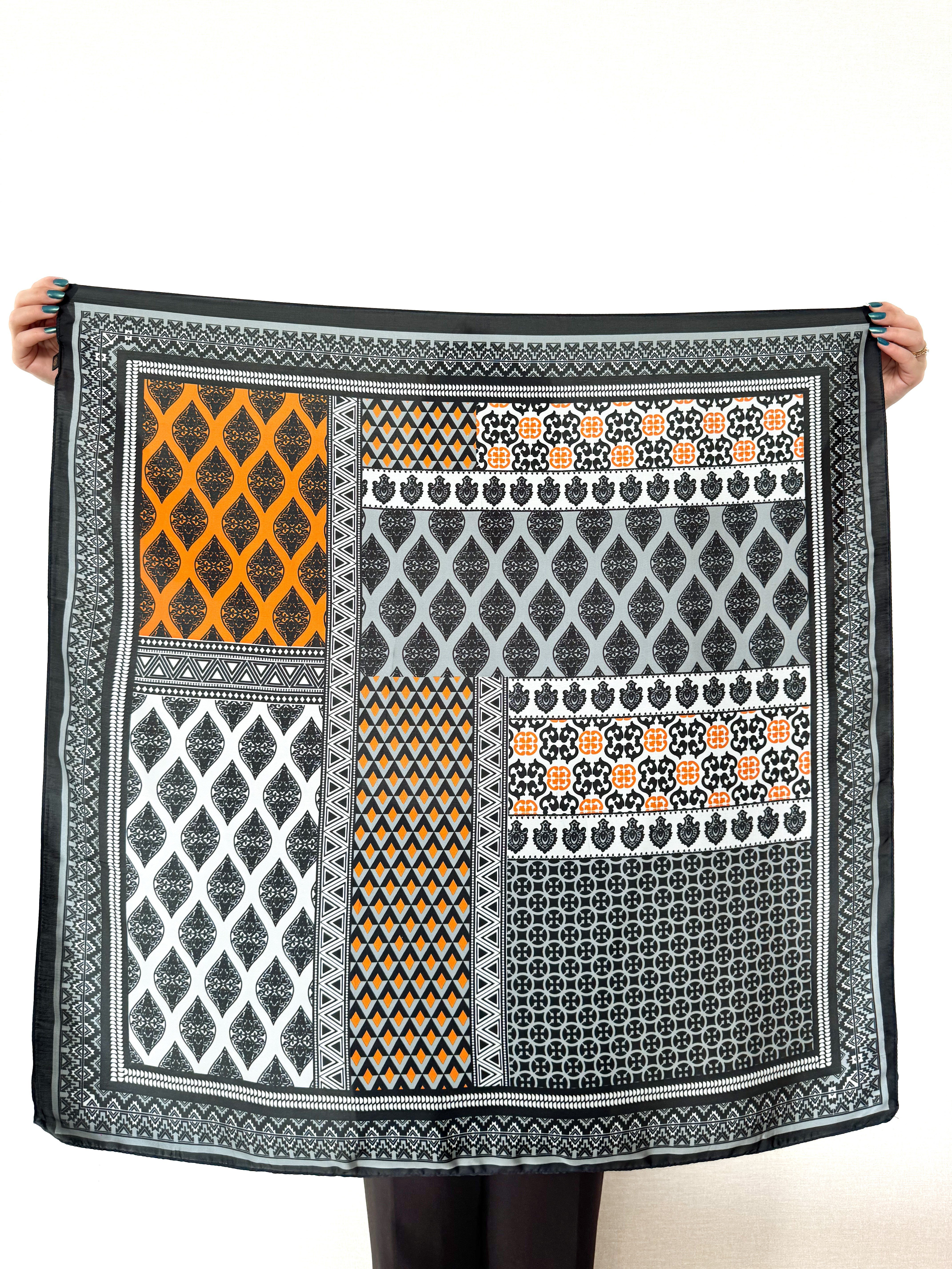 Etnik Figürlü Patchwork Görünüm Fular ( 90*90 )