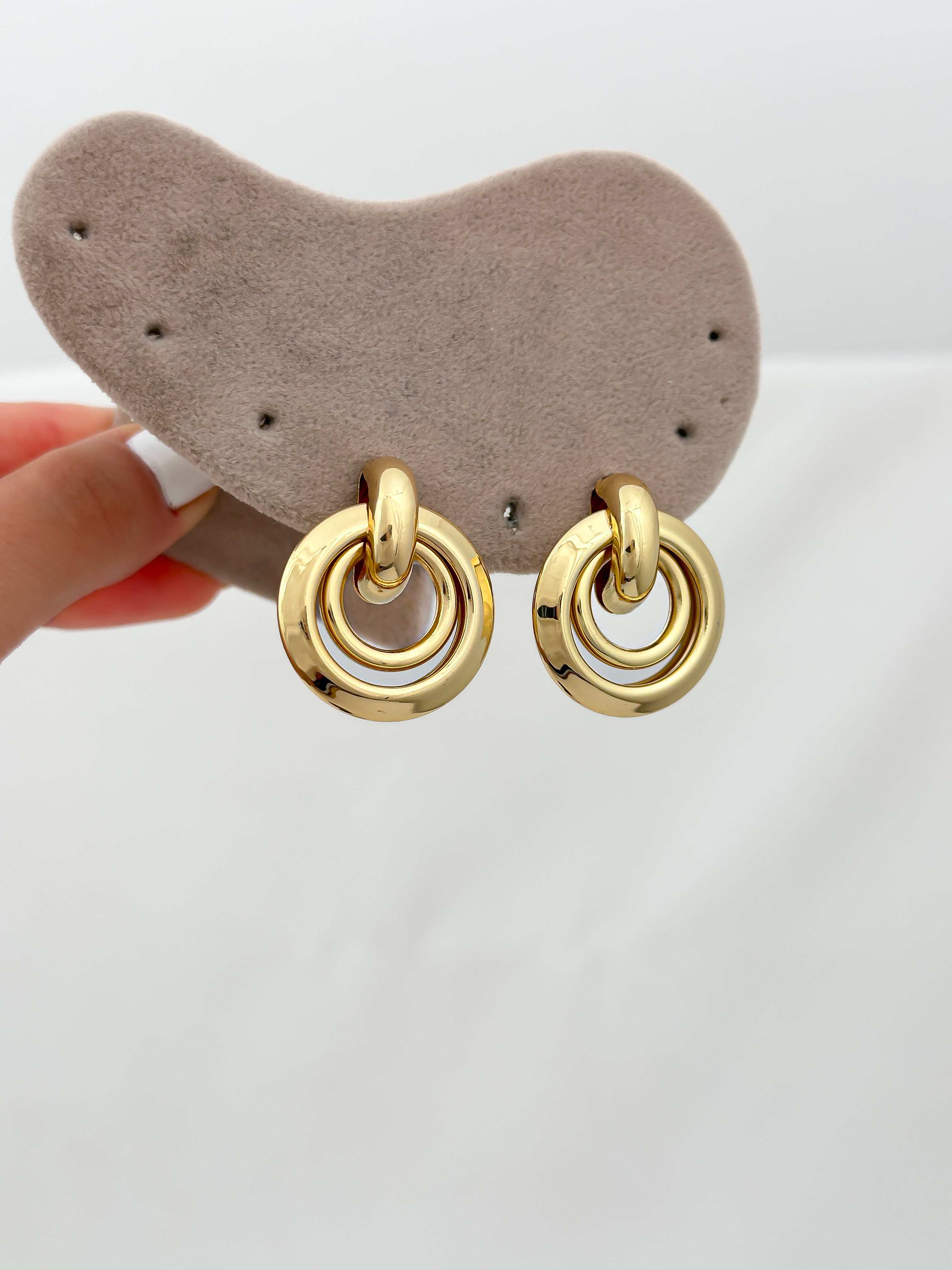 Gold İç İçe Halka Geçmeli Daire Küpe