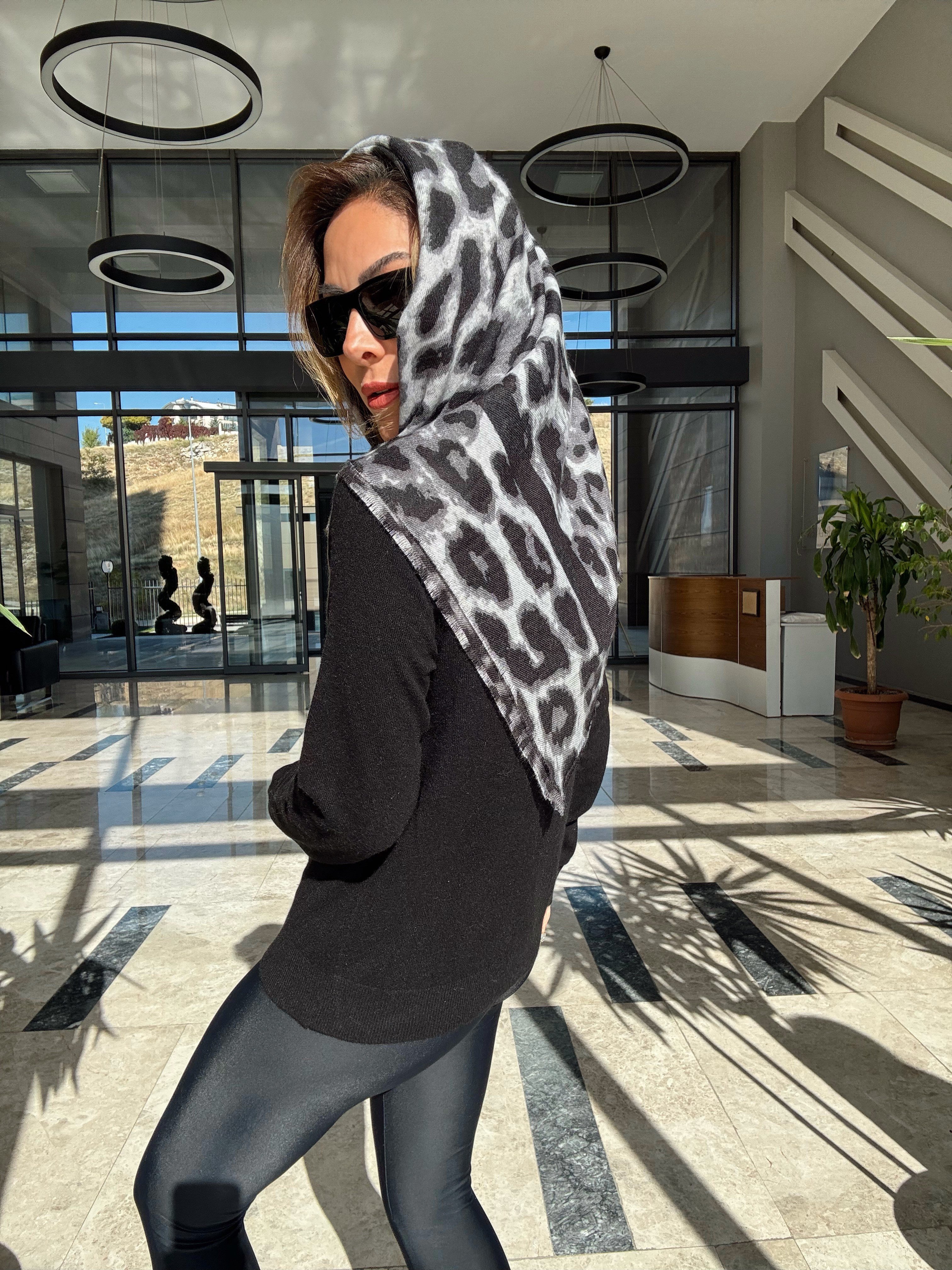 Gri Leopar Desen Pamuklu Şal