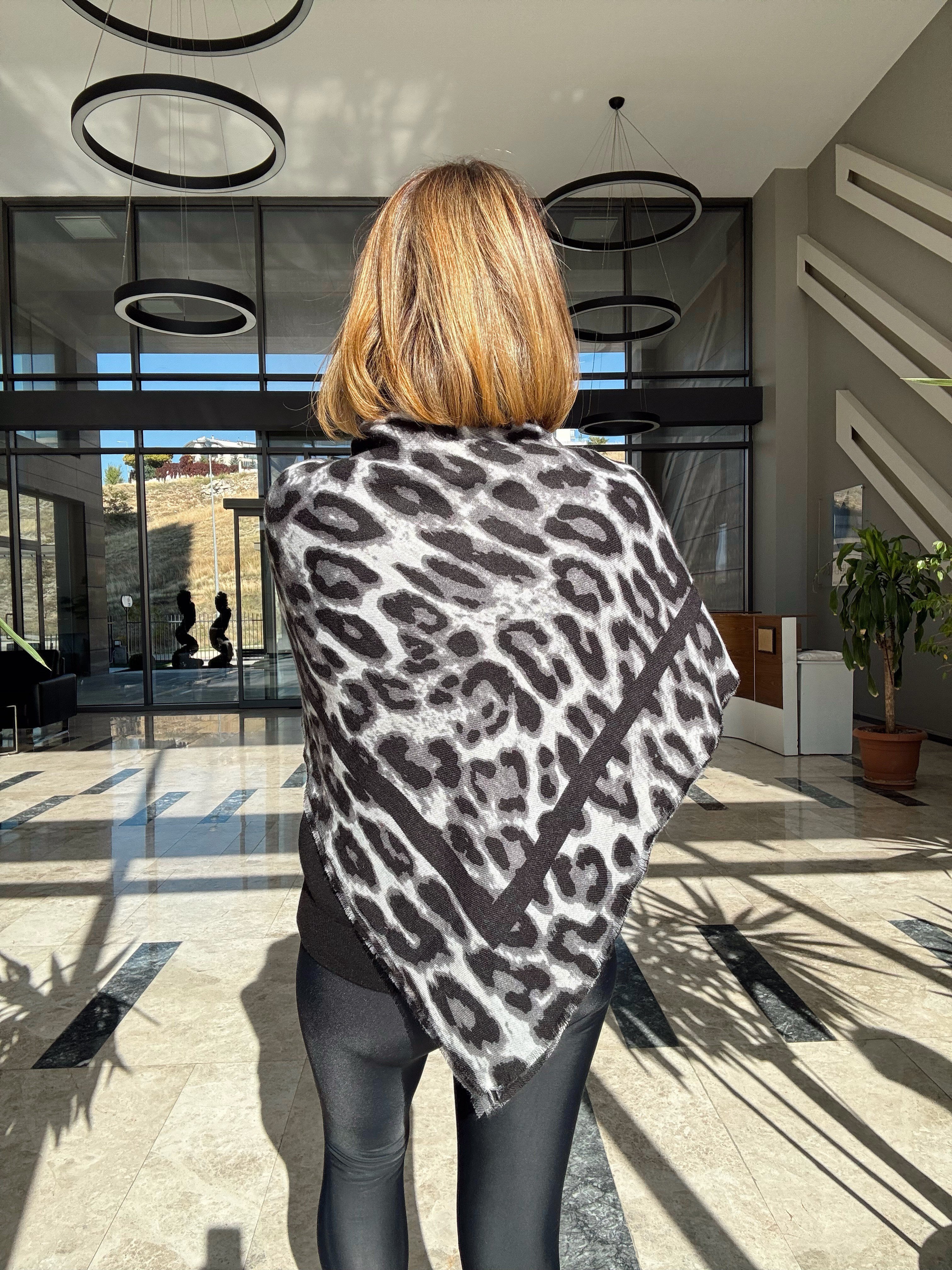 Gri Leopar Desen Pamuklu Şal
