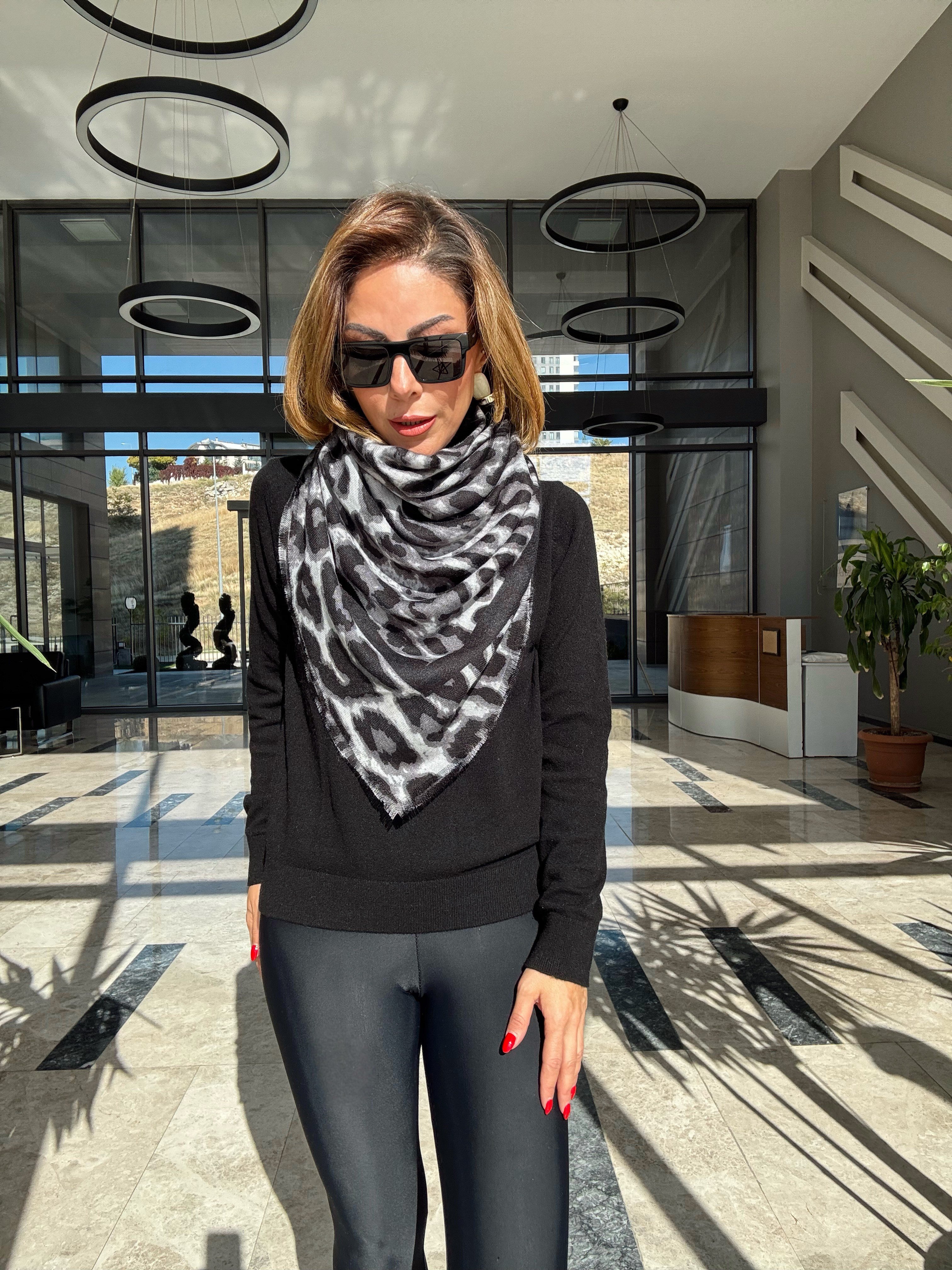 Gri Leopar Desen Pamuklu Şal