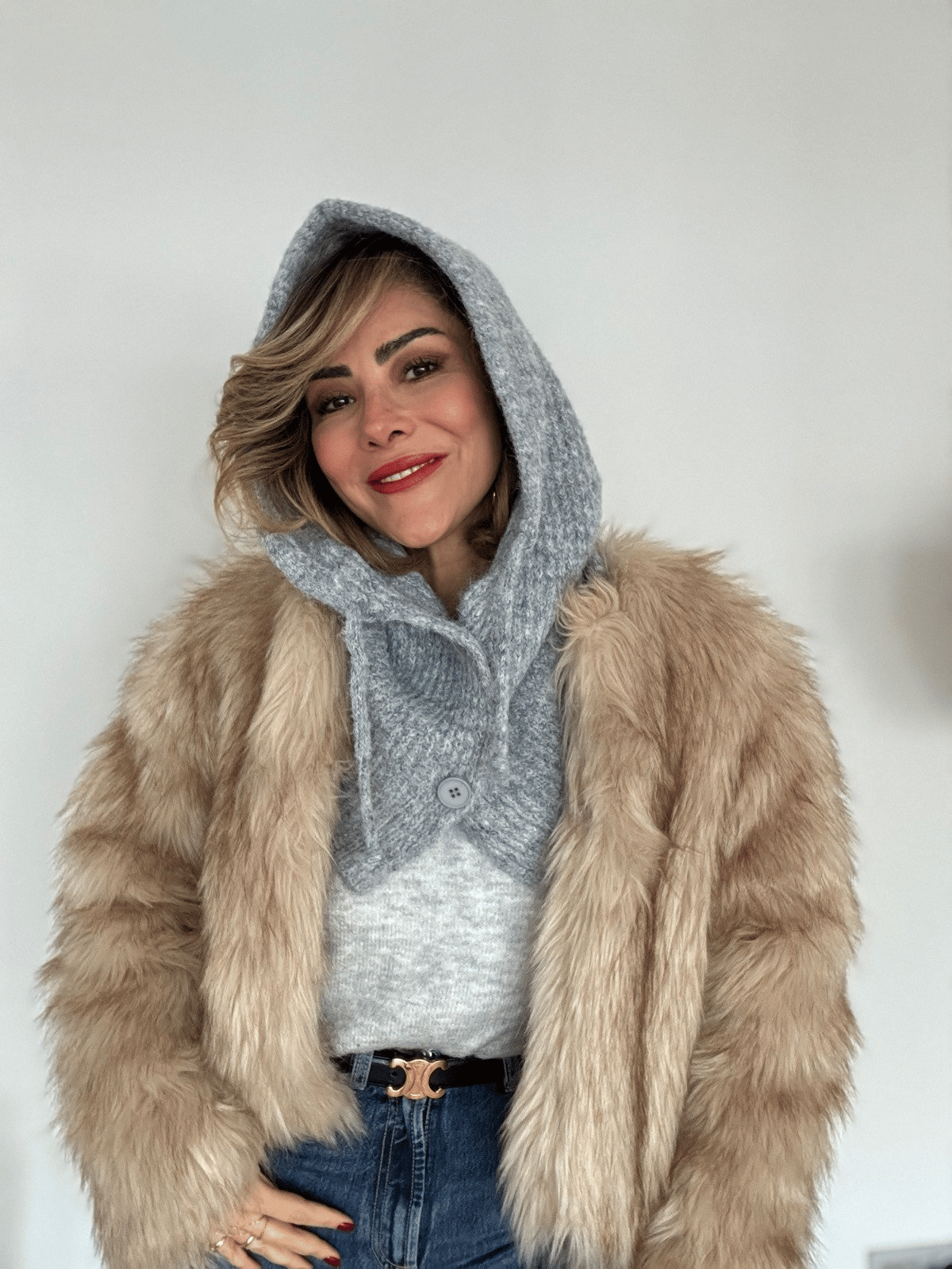 Gri Renk Yumuşak Dokulu Düğmeli Balaclava