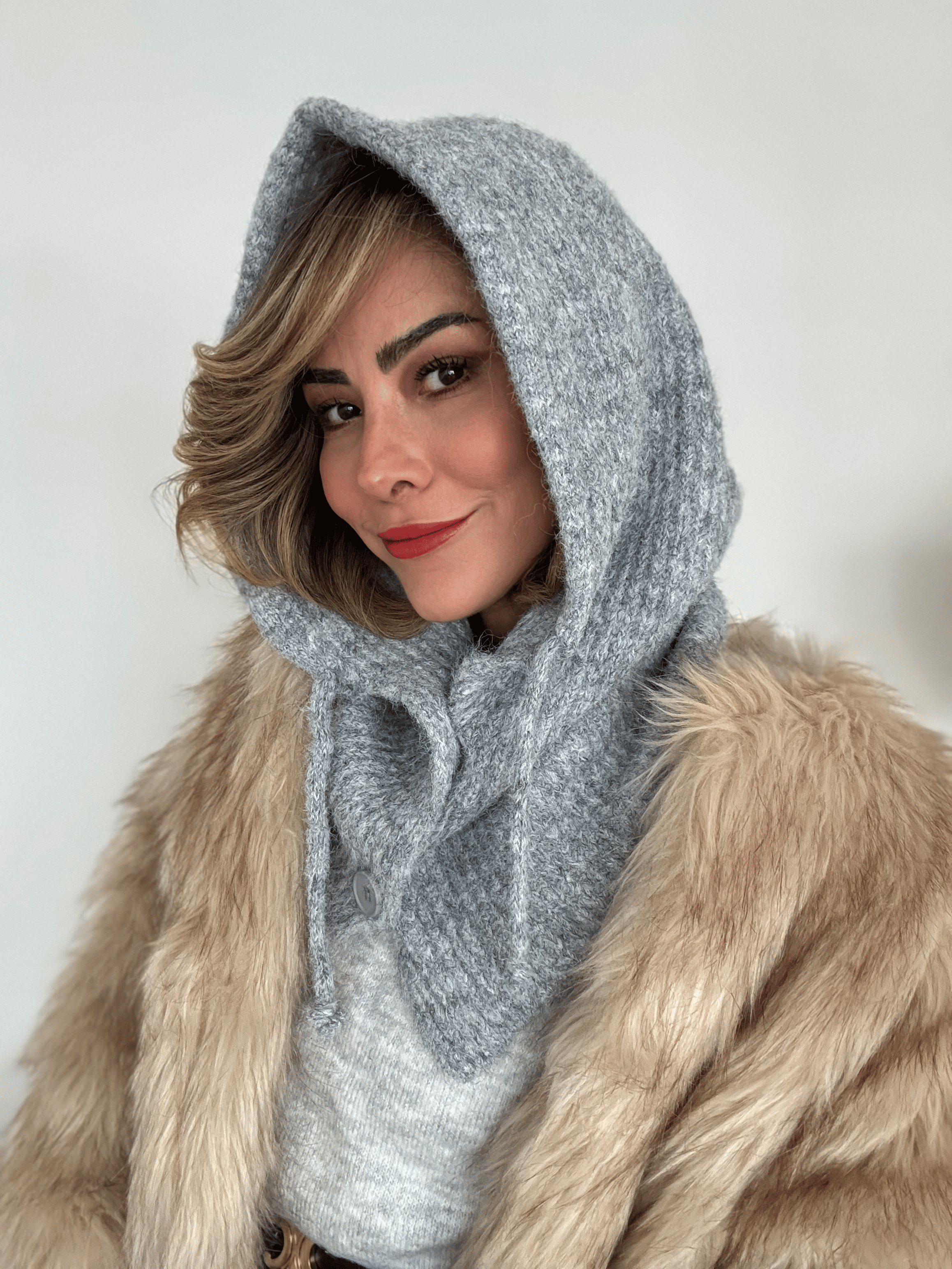 Gri Renk Yumuşak Dokulu Düğmeli Balaclava