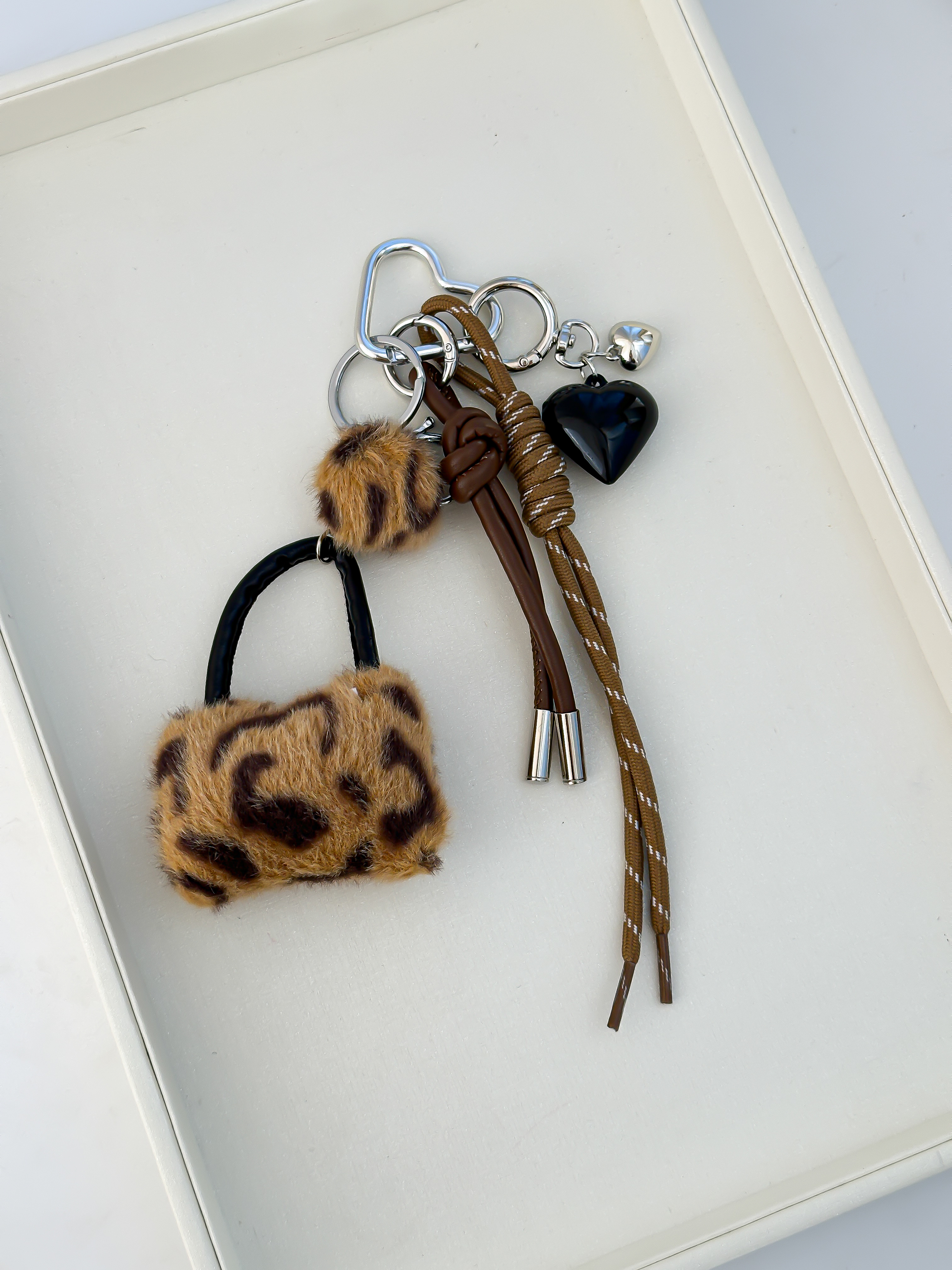 Kahve Renk Peluş Leopar Desen Deri İp Sallantılı Çanta Aksesuarı