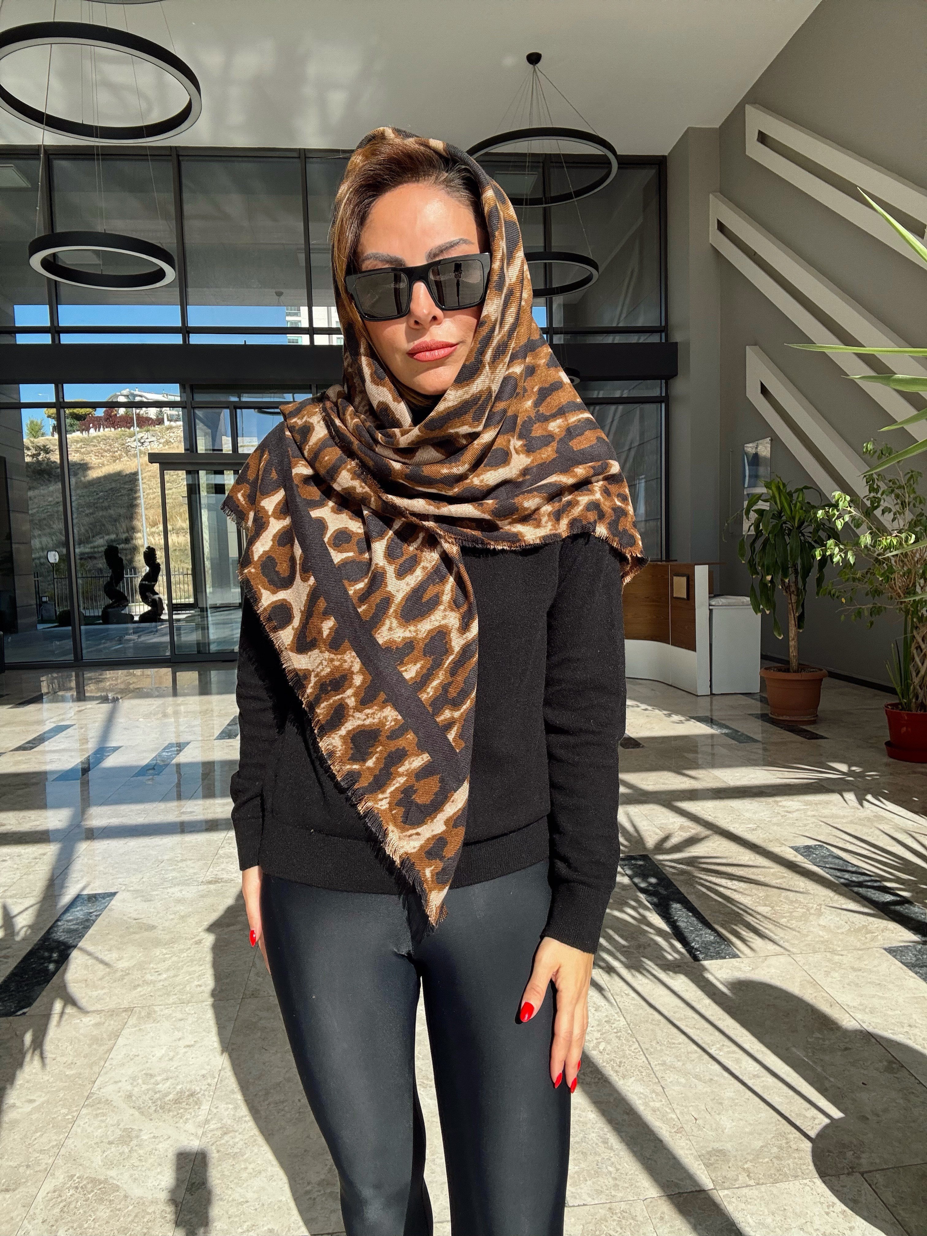 Kahverengi Leopar Desen Pamuklu Şal