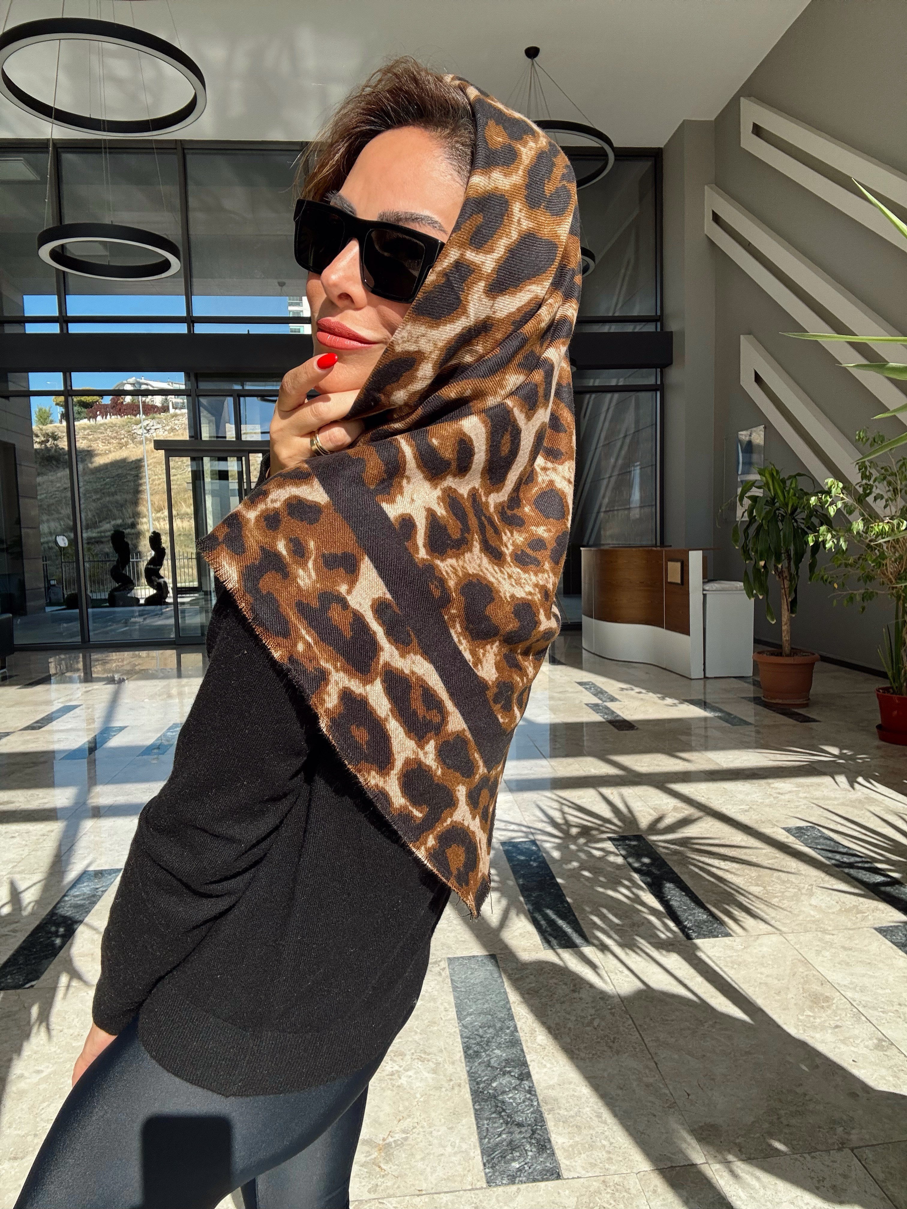 Kahverengi Leopar Desen Pamuklu Şal