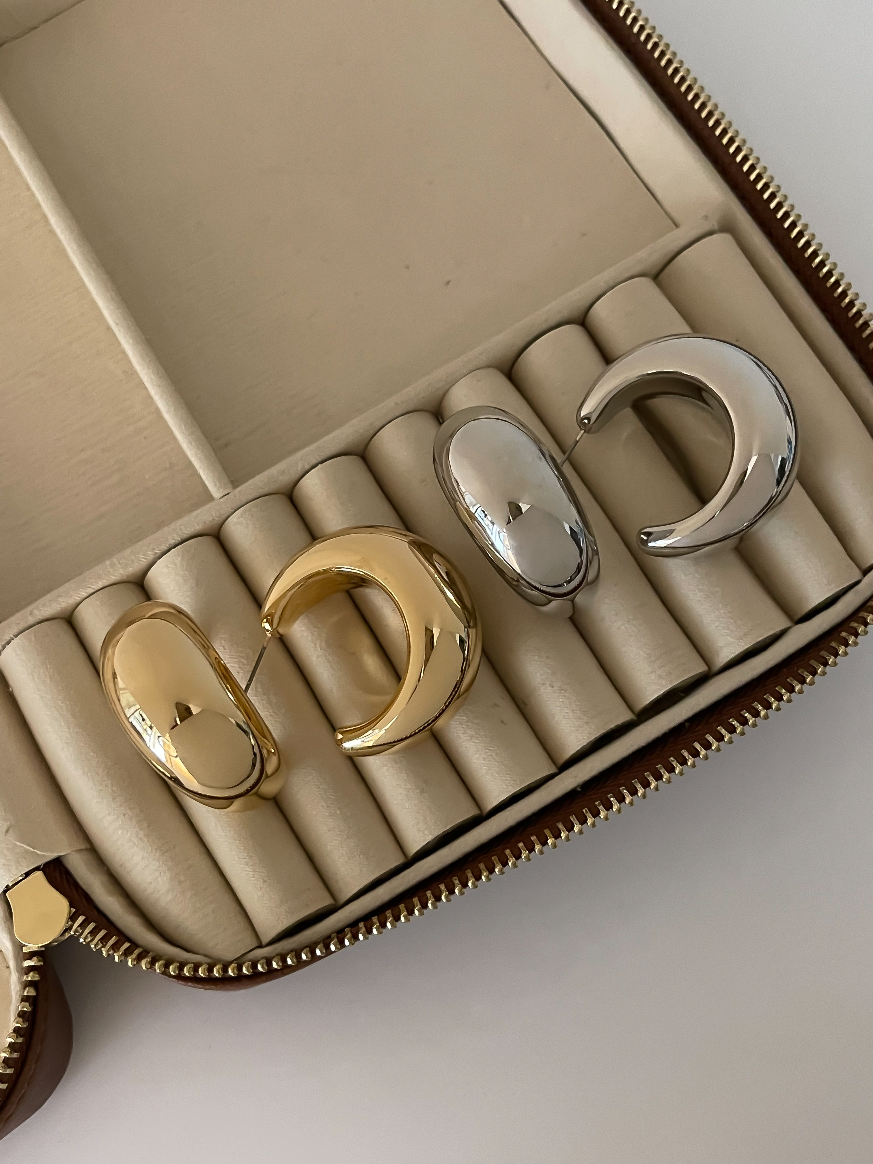 Kalın Bombeli Plaka C Model Küpe