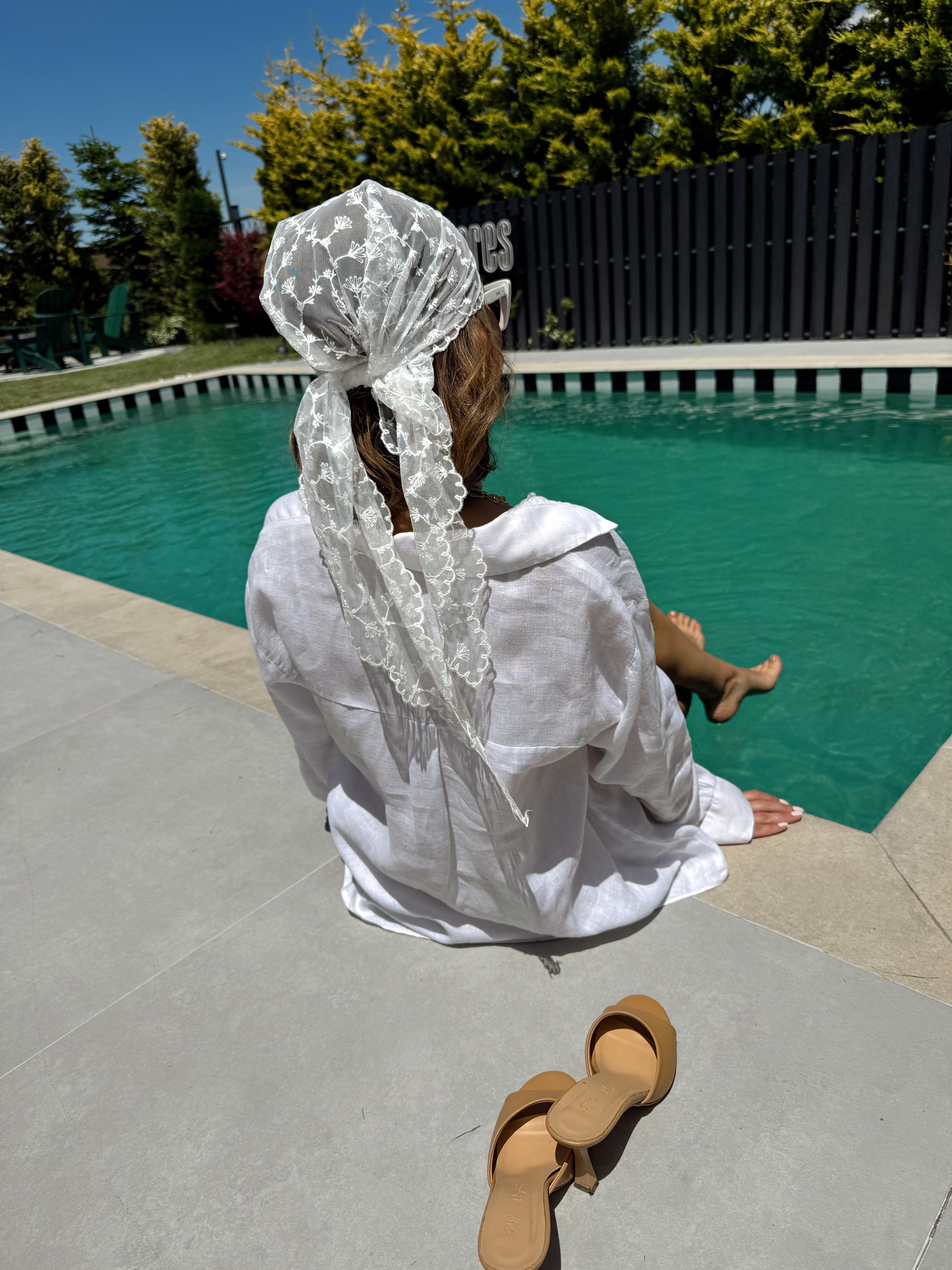 Kır Çiçeği Figür Uzun Model Dantel Üçgen Bandana & Fular