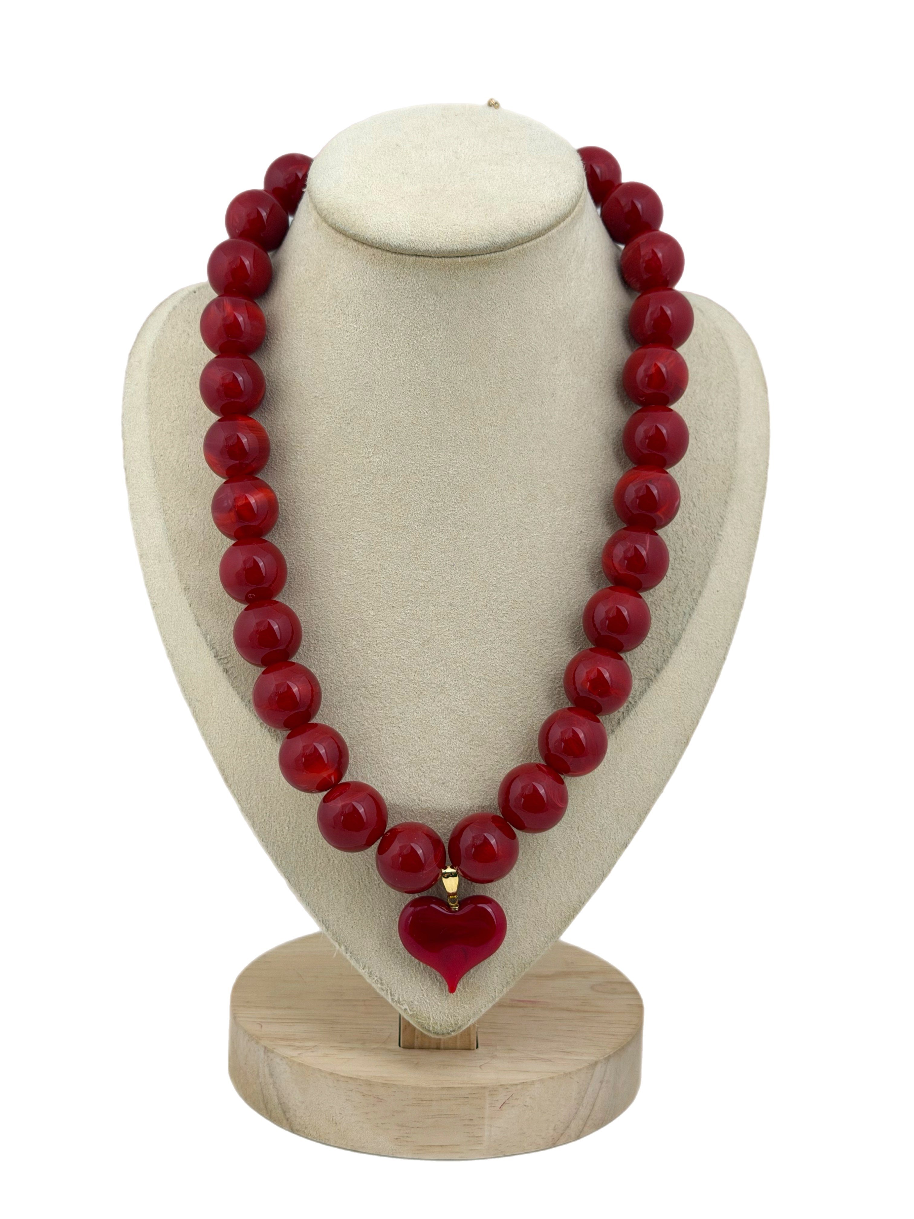 Kırmızı Akrilik Boncuk Sıralı Murano Kalp Sallantılı Kolye (48 Cm)