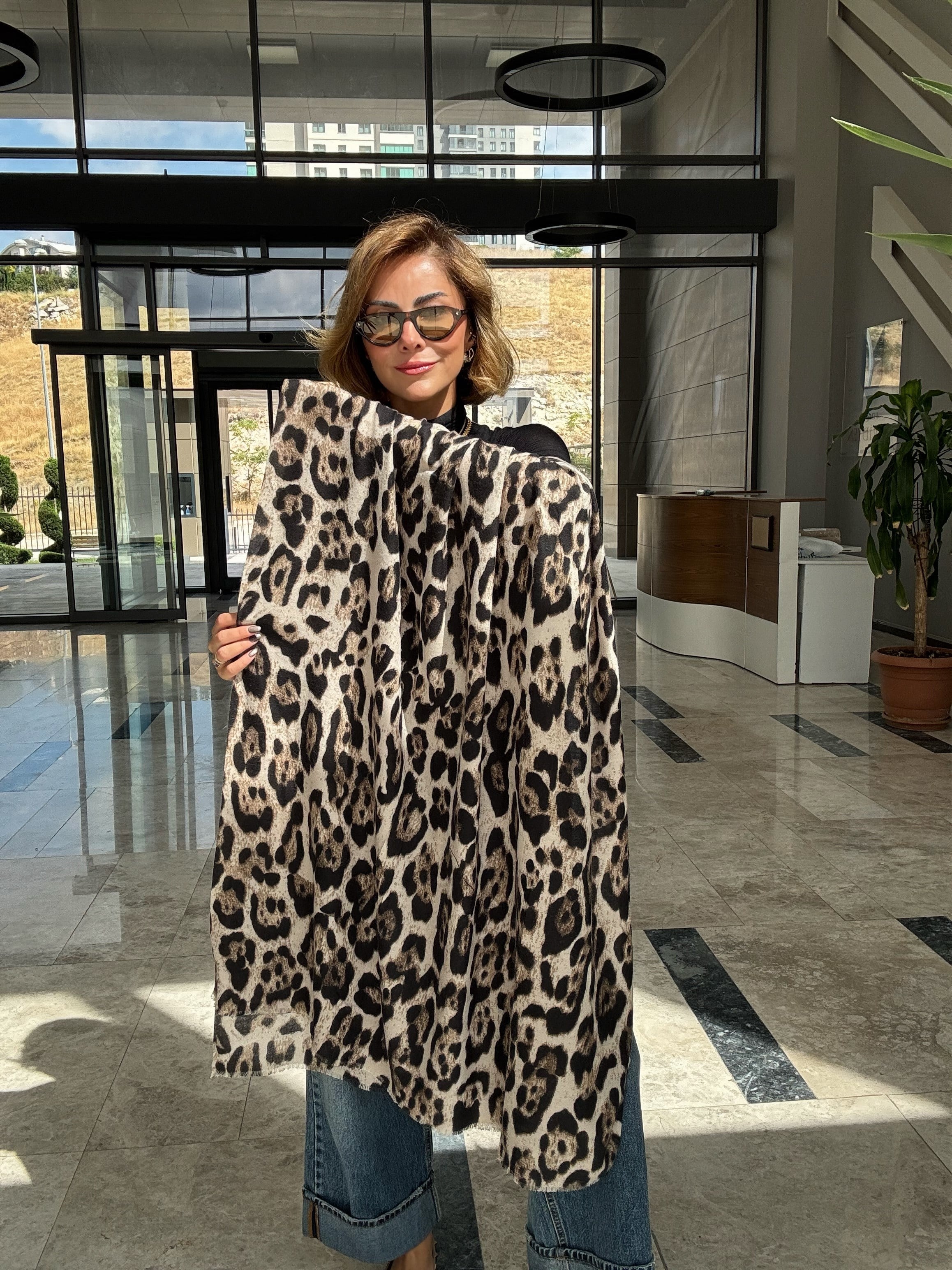 Leopar Desen Bej Pamuklu Şal