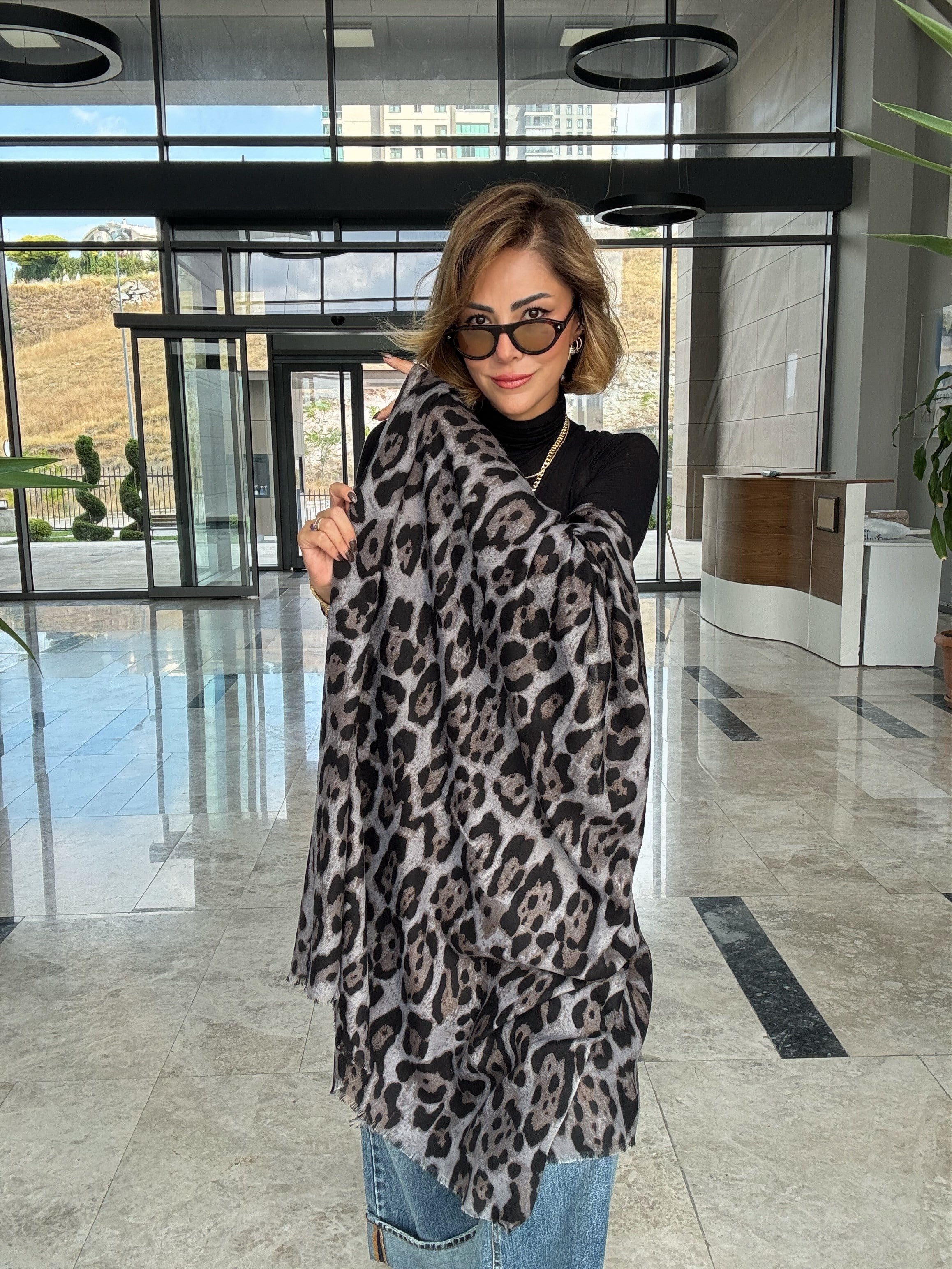 Leopar Desen Gri Pamuklu Şal