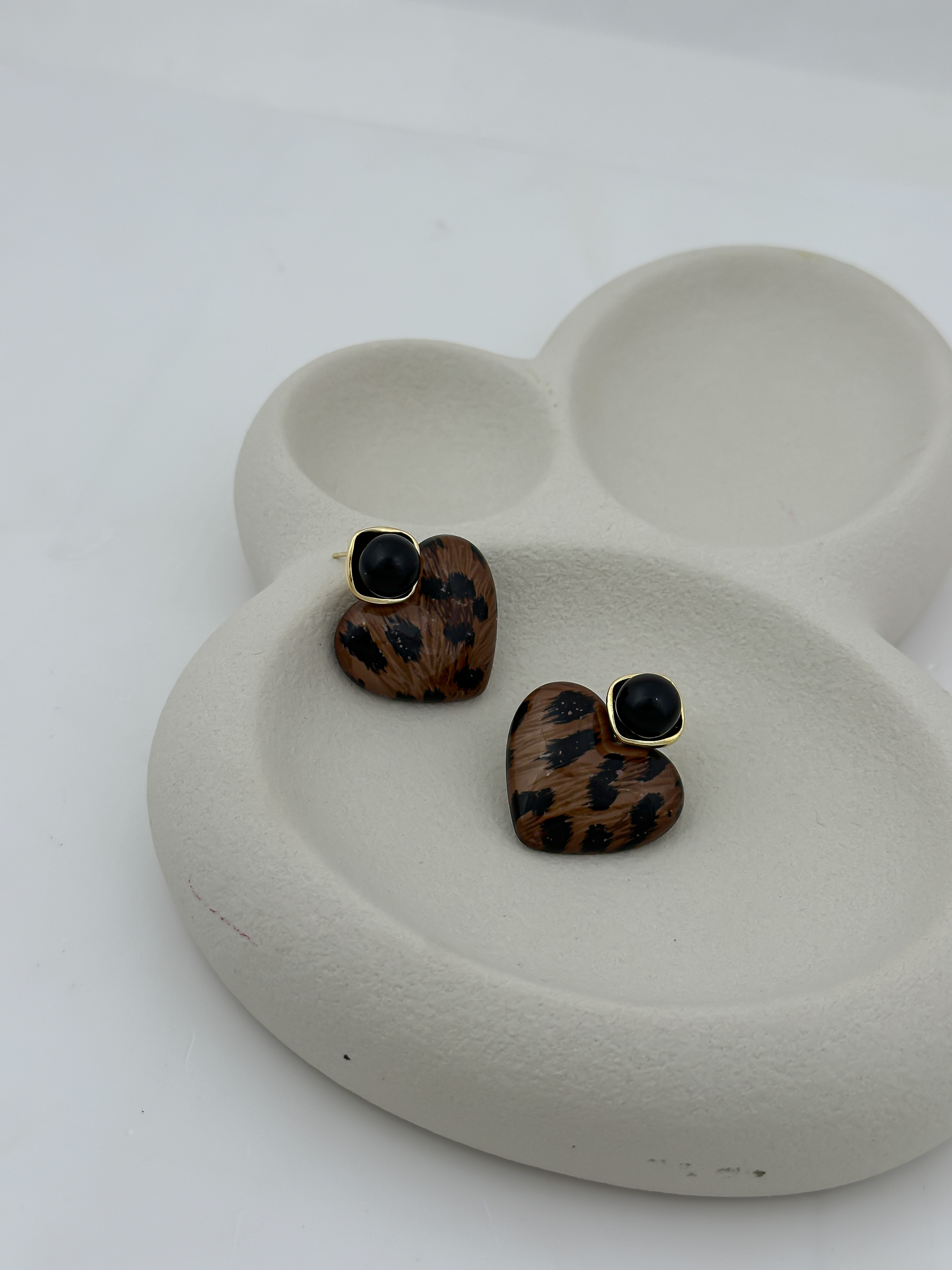 Leopar Desen Kalp Figür Sallantılı Küpe